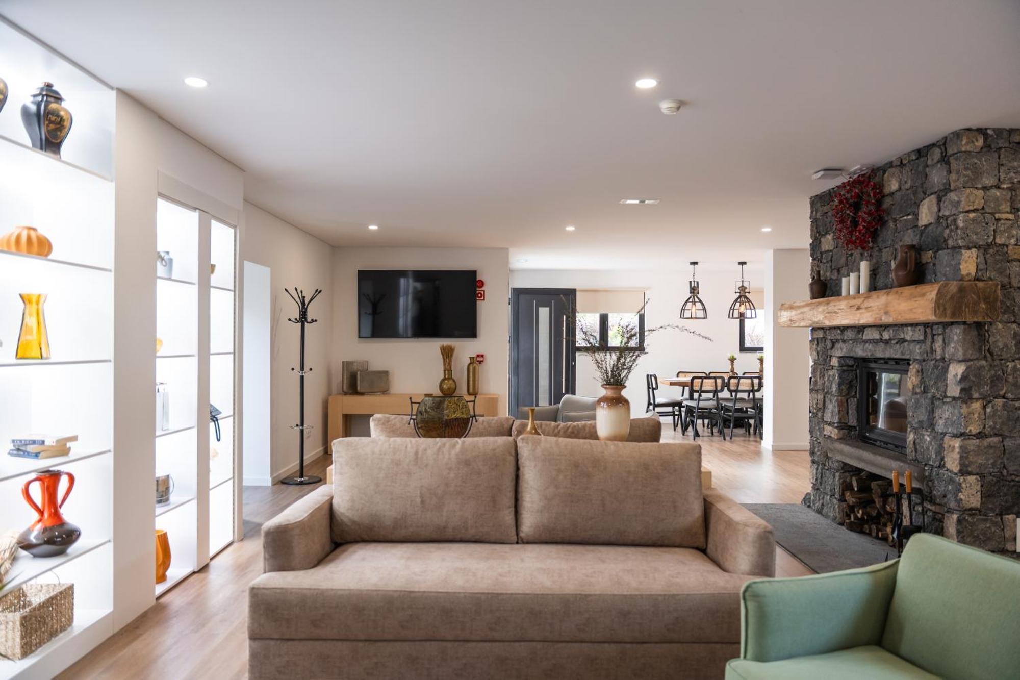 Azores Homes & 4*