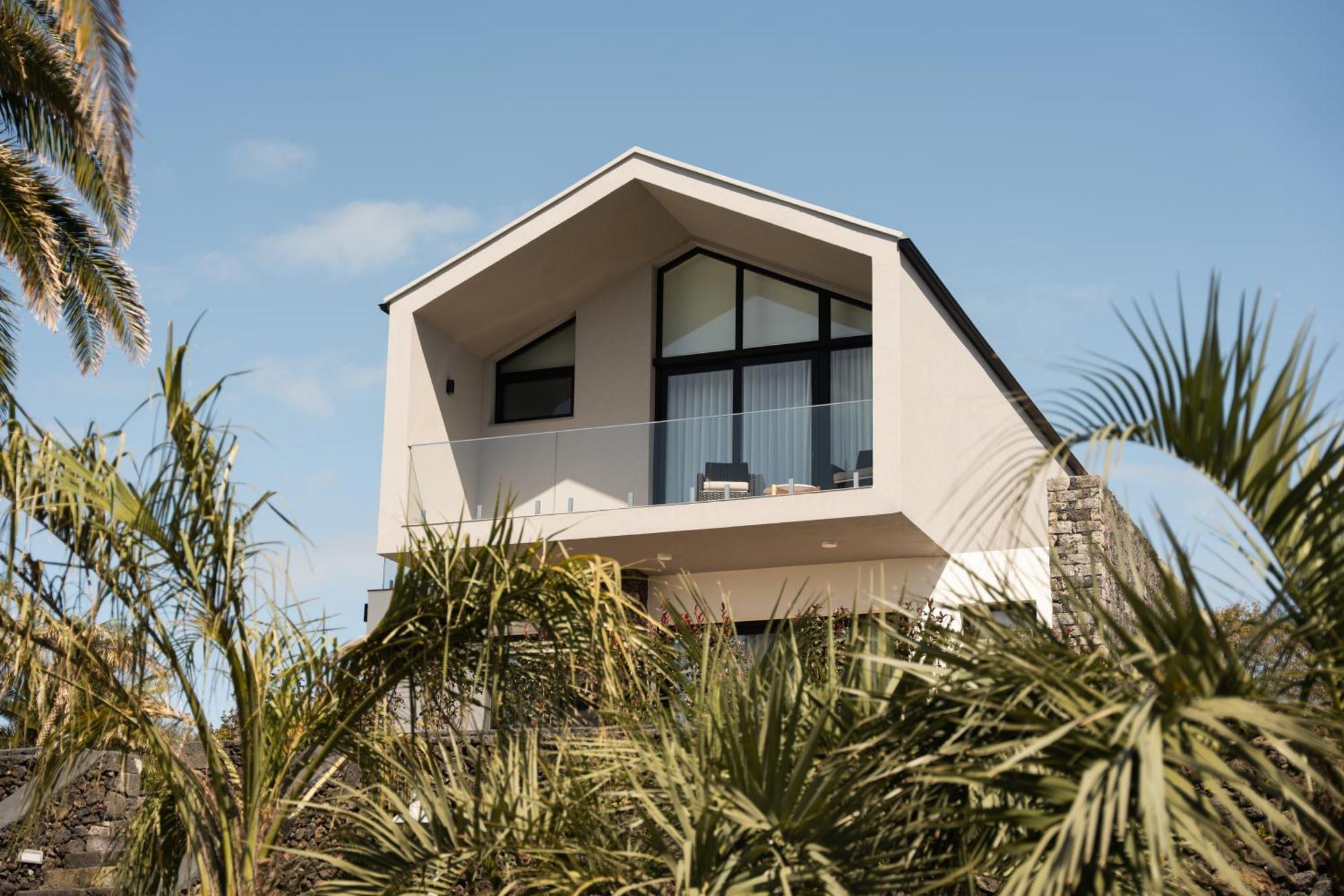 Azores Homes & 4*