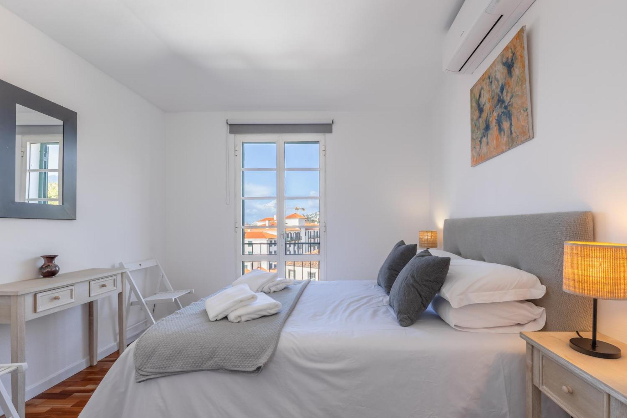 With Stunning Harbor View And Air Conditioning Unit Apartment Funchal (Madeira)