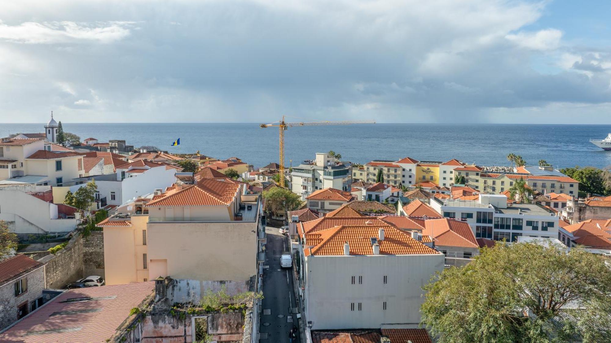 With Stunning Harbor View And Air Conditioning Unit Funchal (Madeira)