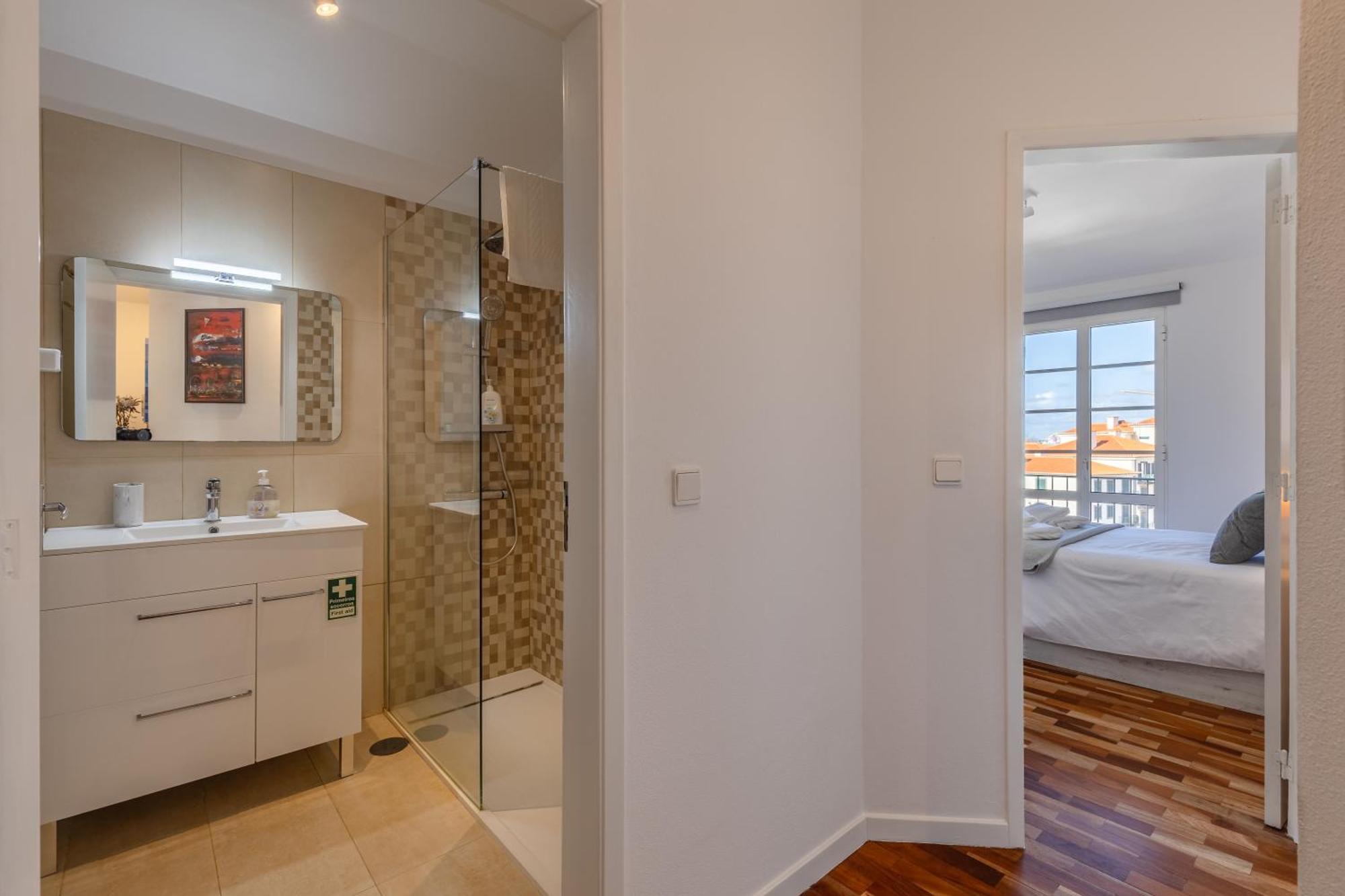Apartment With Stunning Harbor View And Air Conditioning Unit Funchal (Madeira)
