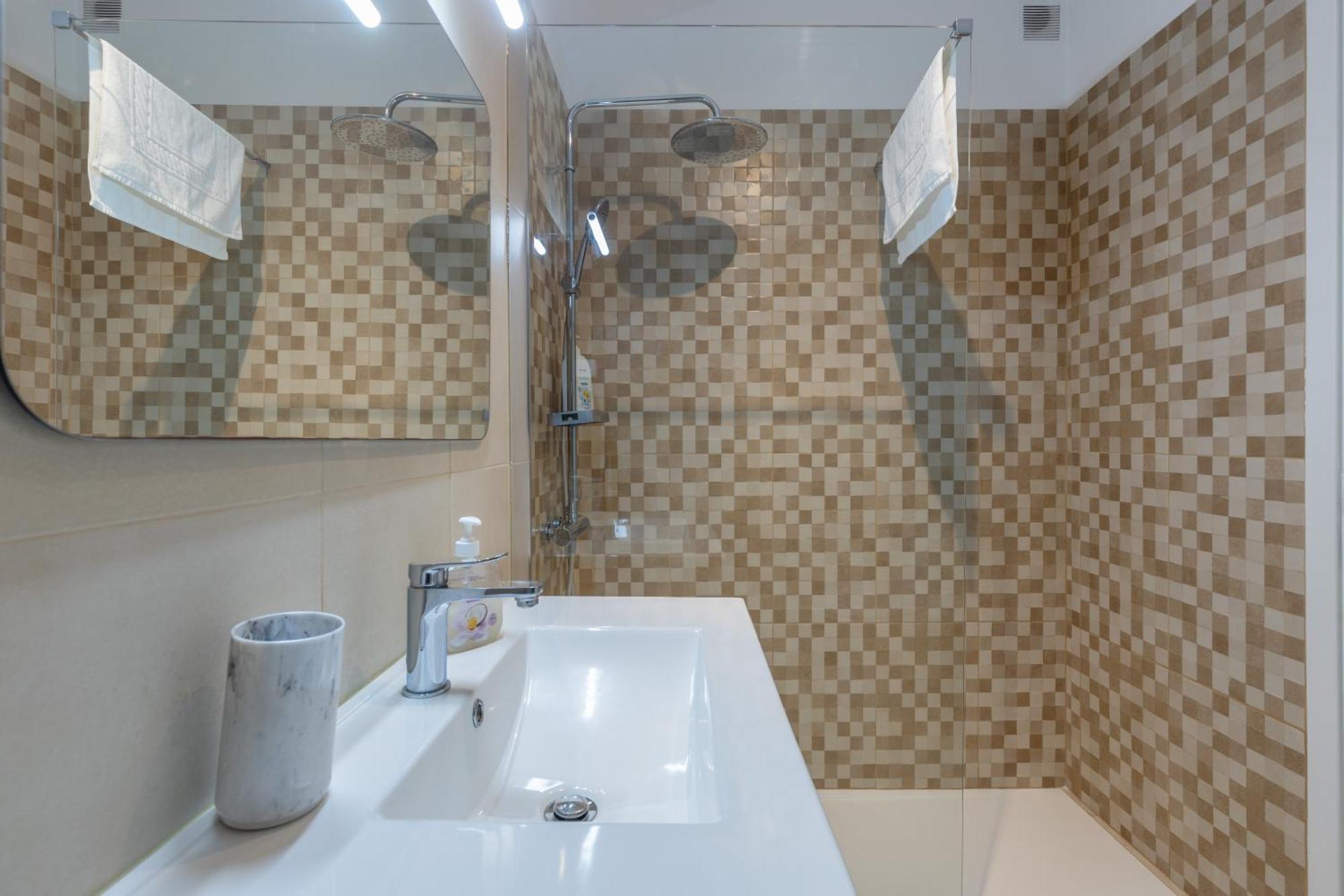 With Stunning Harbor View And Air Conditioning Unit