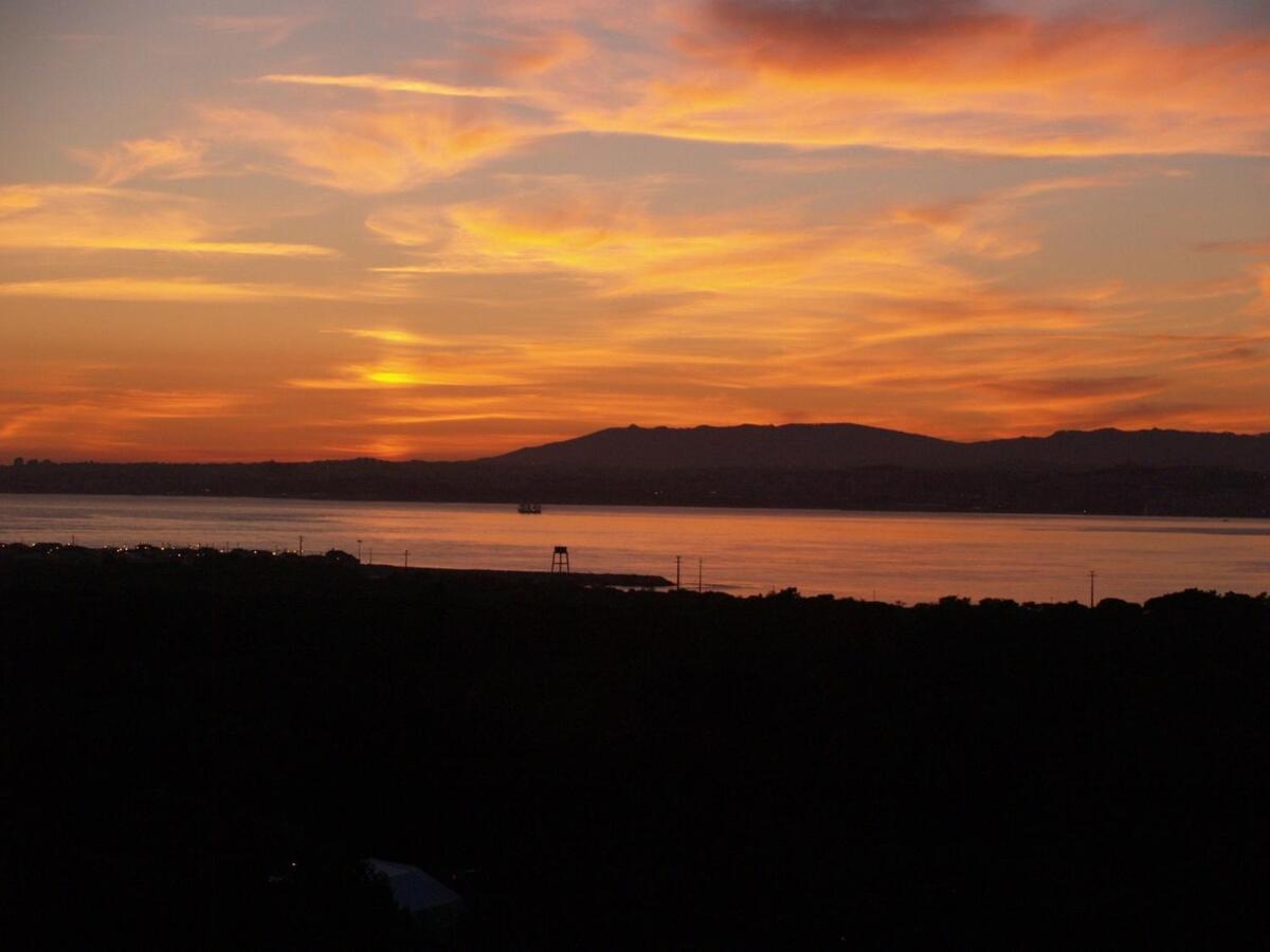 Exclusive Beachfront House Almada