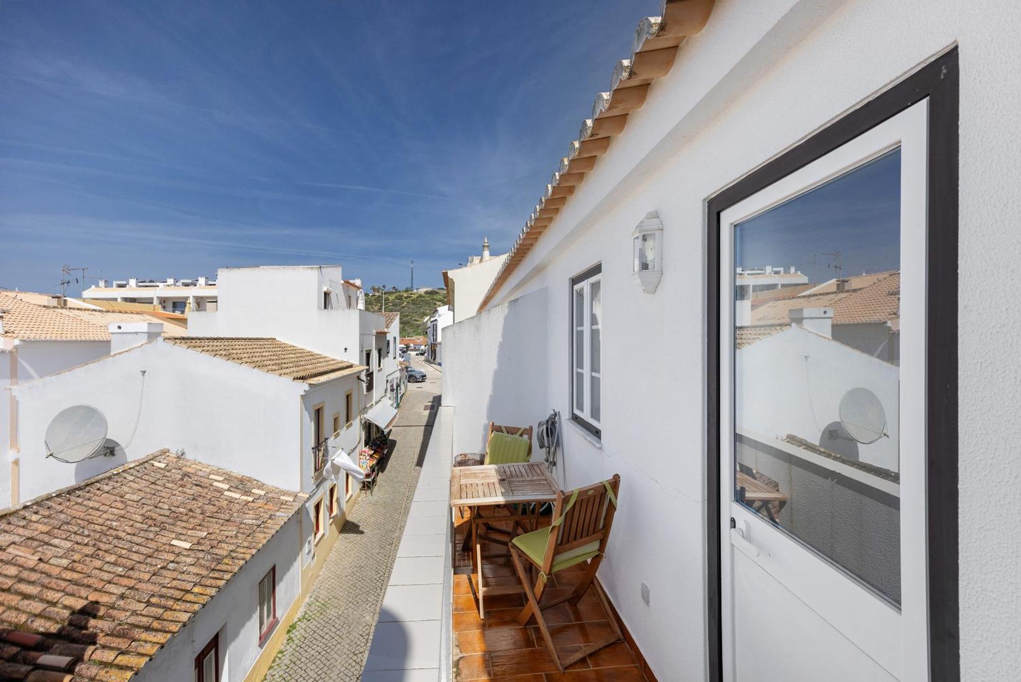 - A Casa Dos Avos