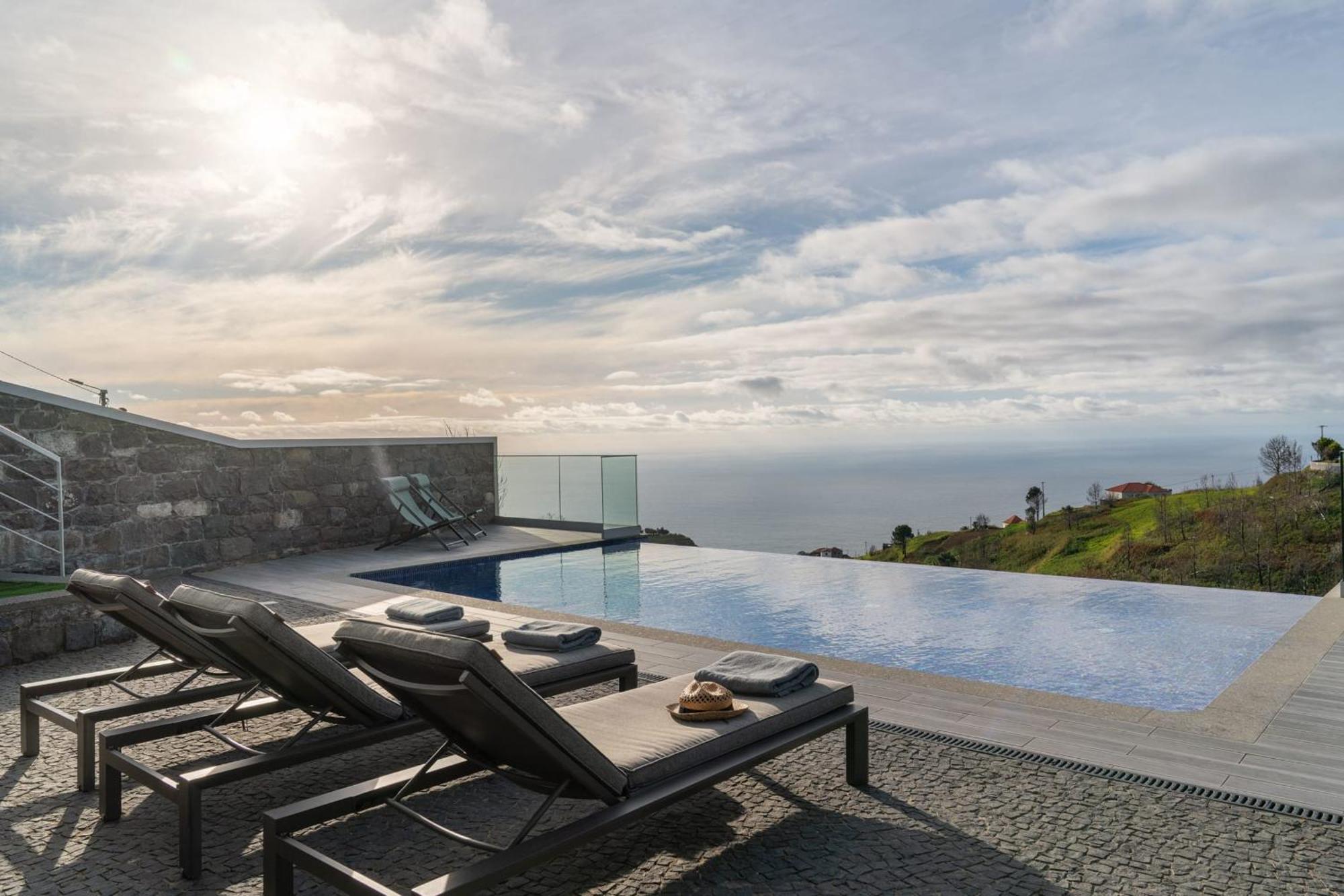 With Pool And Sea View - Da Ribeira Da Vaca * Calheta (Madeira)