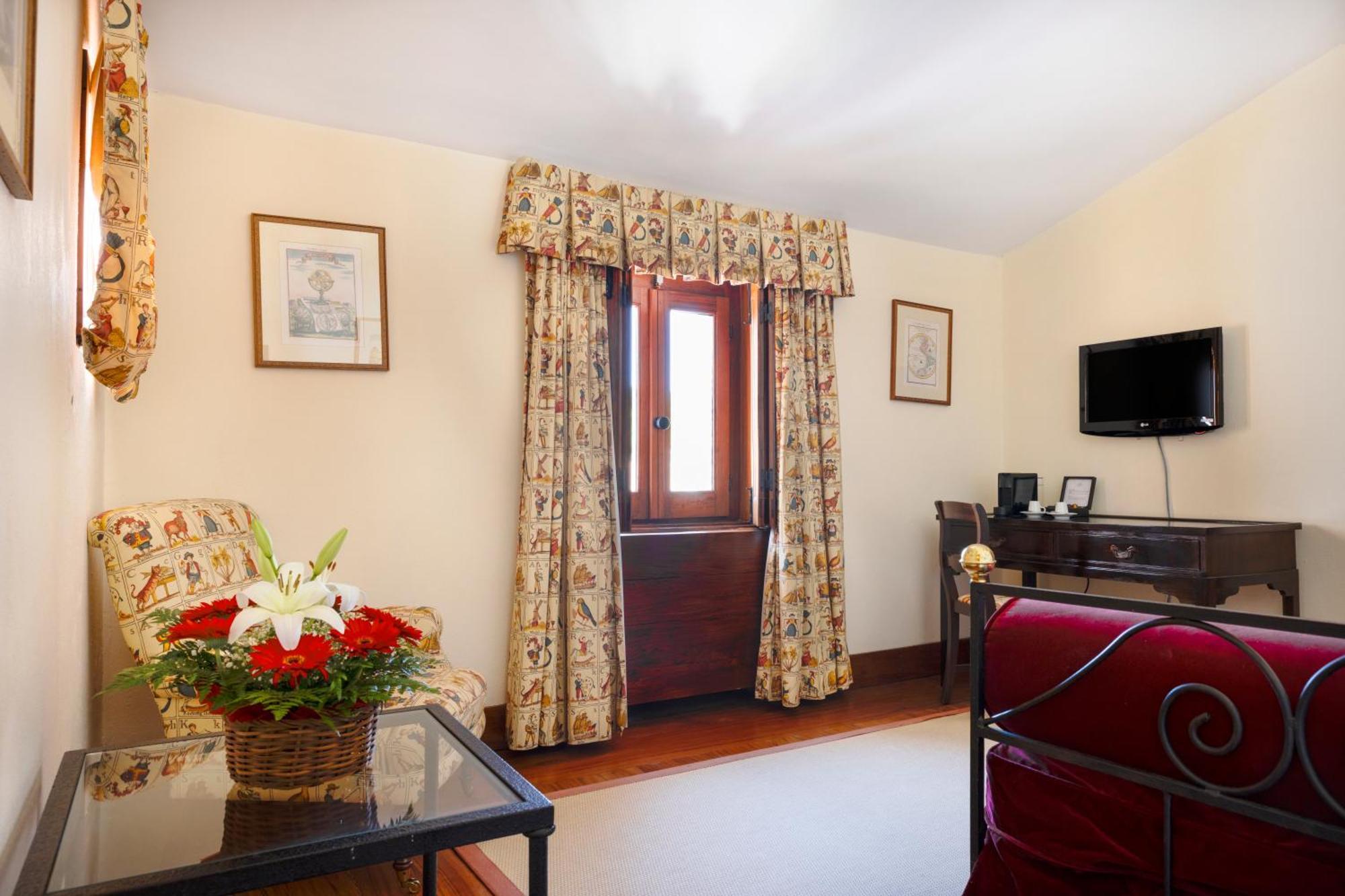 Hotel Convento De Vicosa 4*