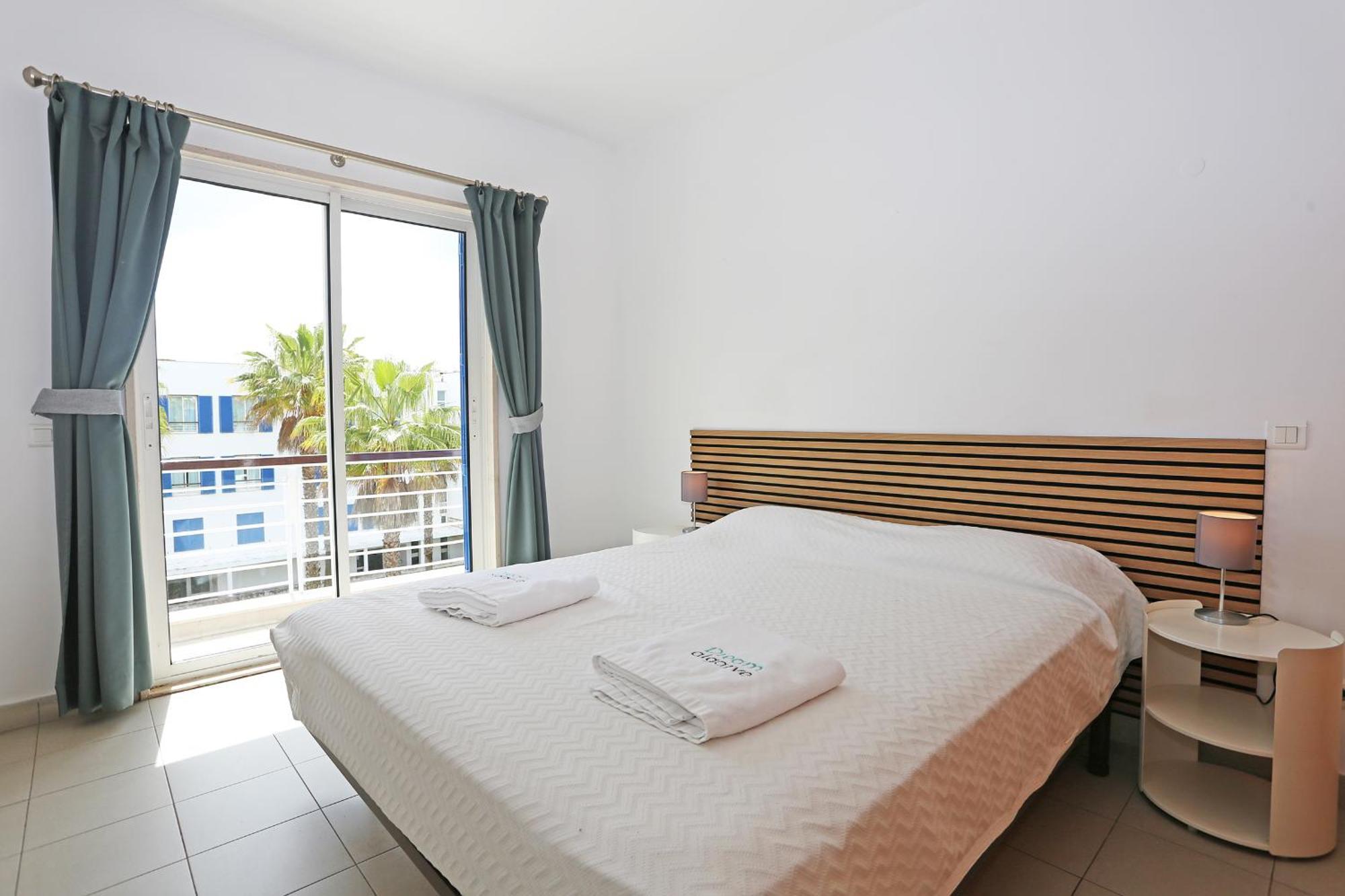 B06 - Top-floor Marina 2 Bed Lagos