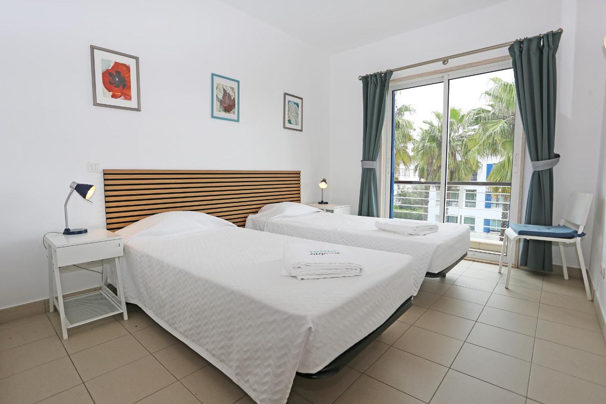 B06 - Top-floor Marina Club 2 Bed Apartment. * Lagos