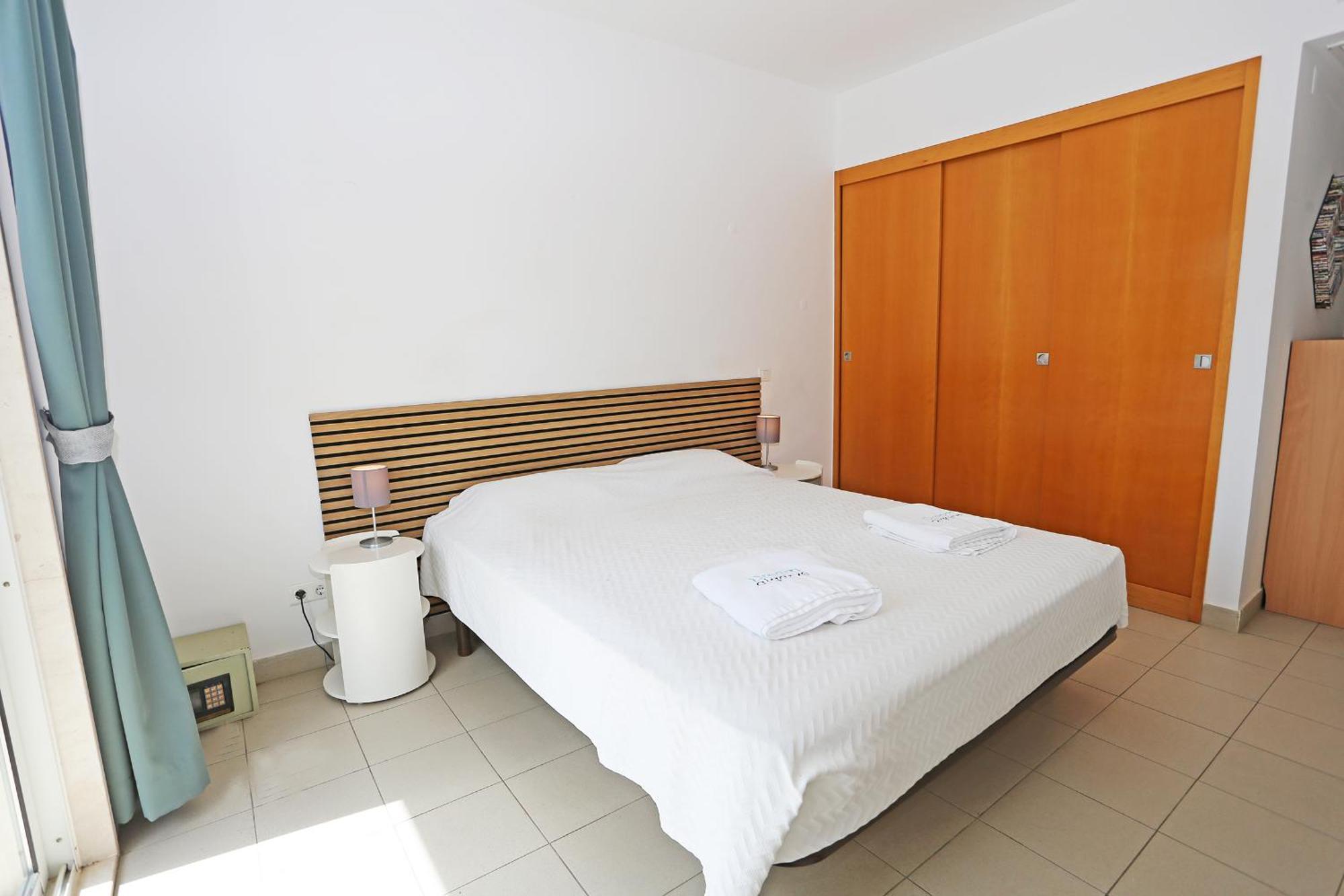 B06 - Top-floor Marina 2 Bed Lagos