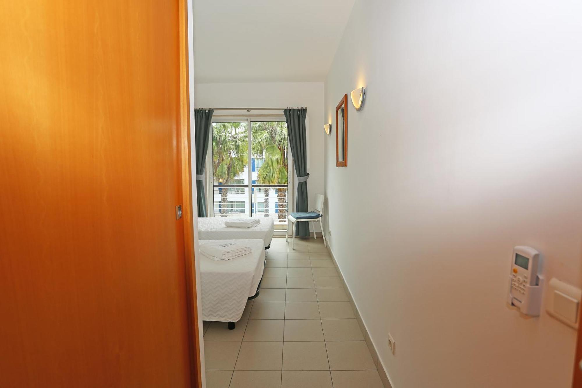 Apartment B06 - Top-floor Marina 2 Bed *