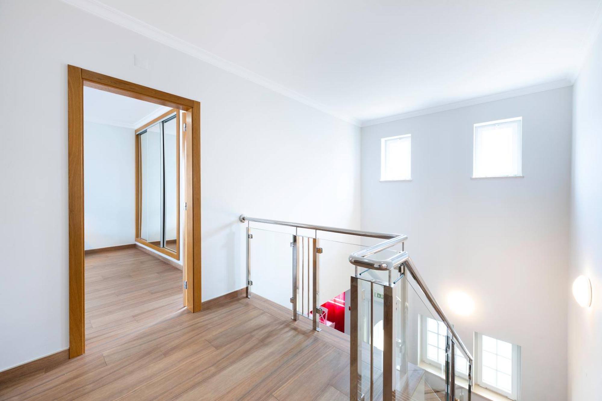Full Private 180sqm - Terrace Jacuzzi - 200m & Sea View Villa