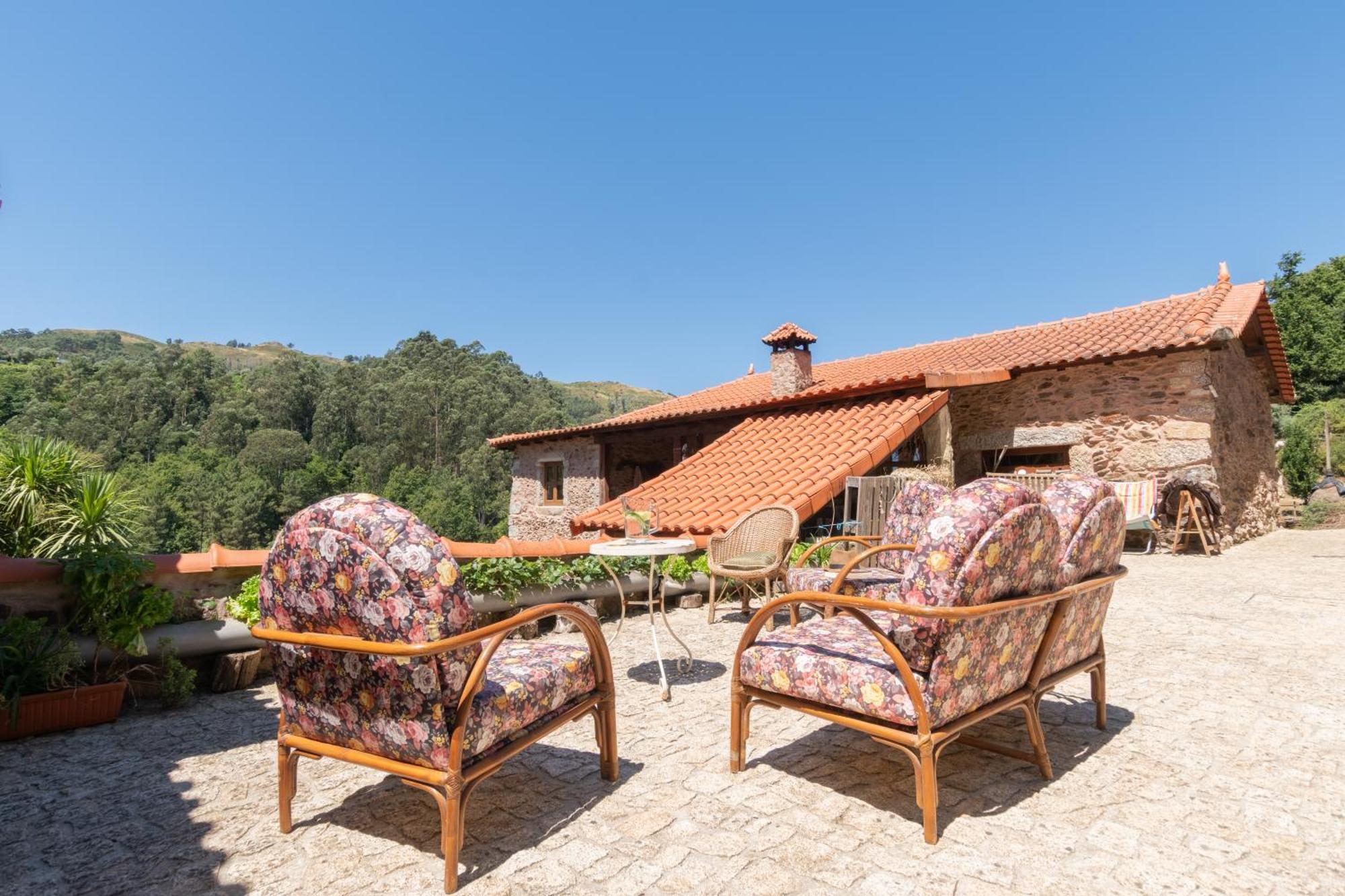 Agrofarm With Animals - Qta Entre Sebes Casa rural Cabeceiras de Basto