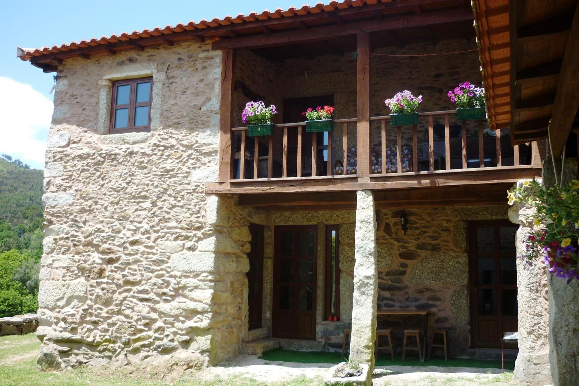 Agrofarm With Animals - Qta Entre Sebes Country house *