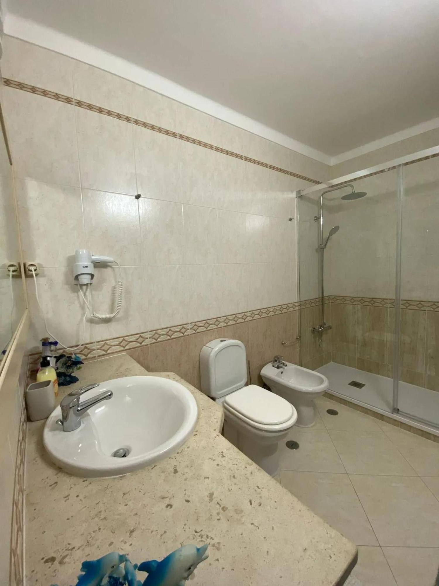Apartment Oasis: Spacious With Shared Pool Alvor