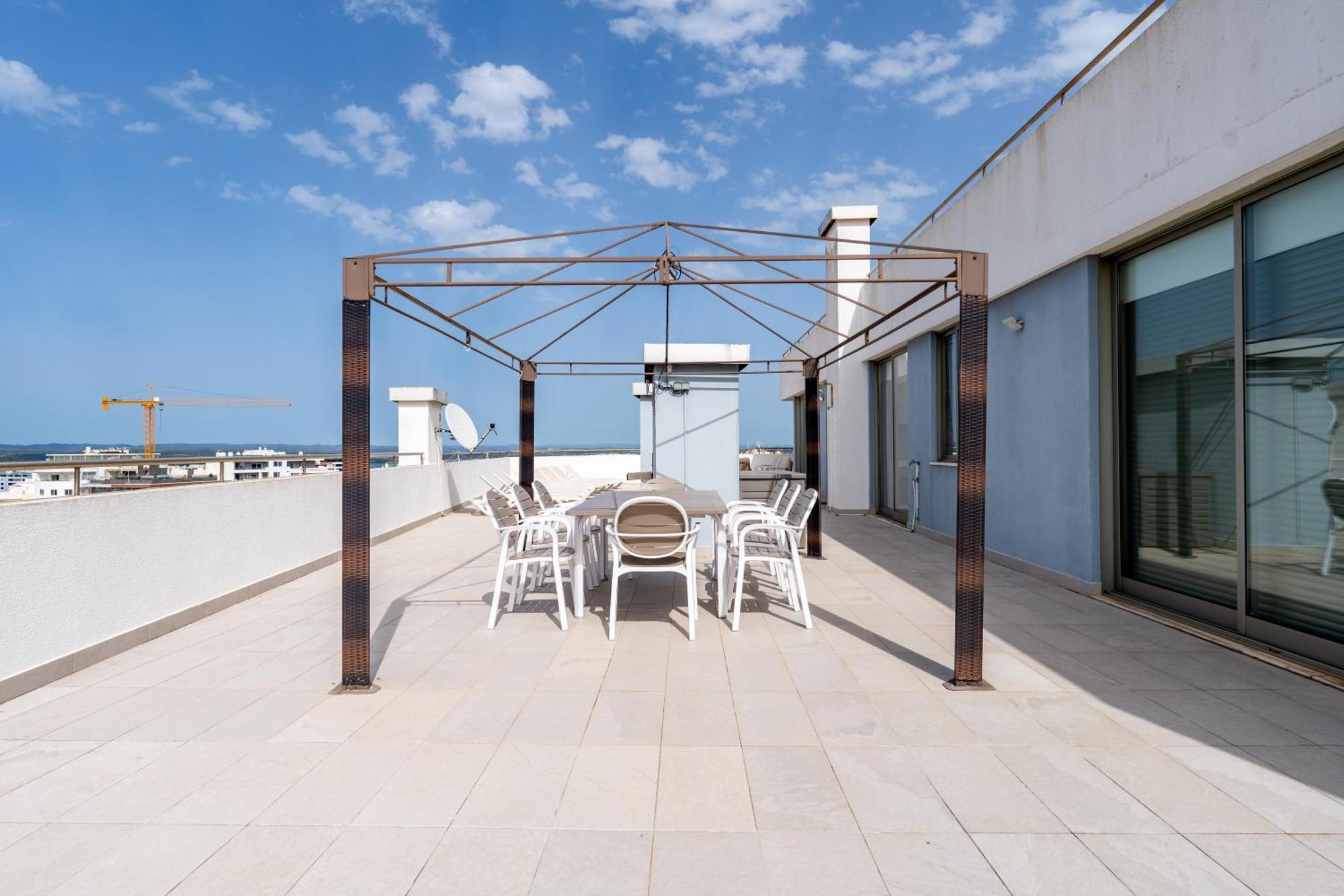Outstanding Penthouse With Amazing Sea Views
