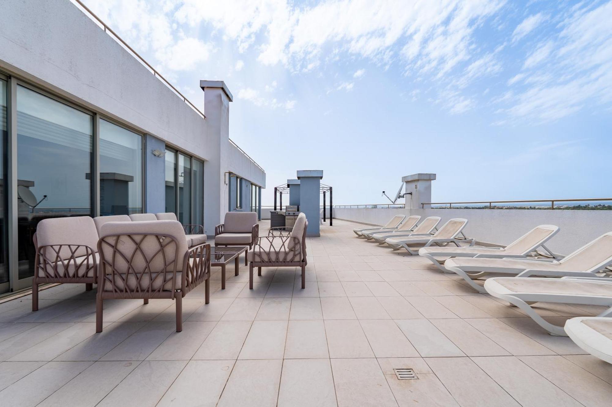 Outstanding Penthouse With Amazing Sea Views Apartment *