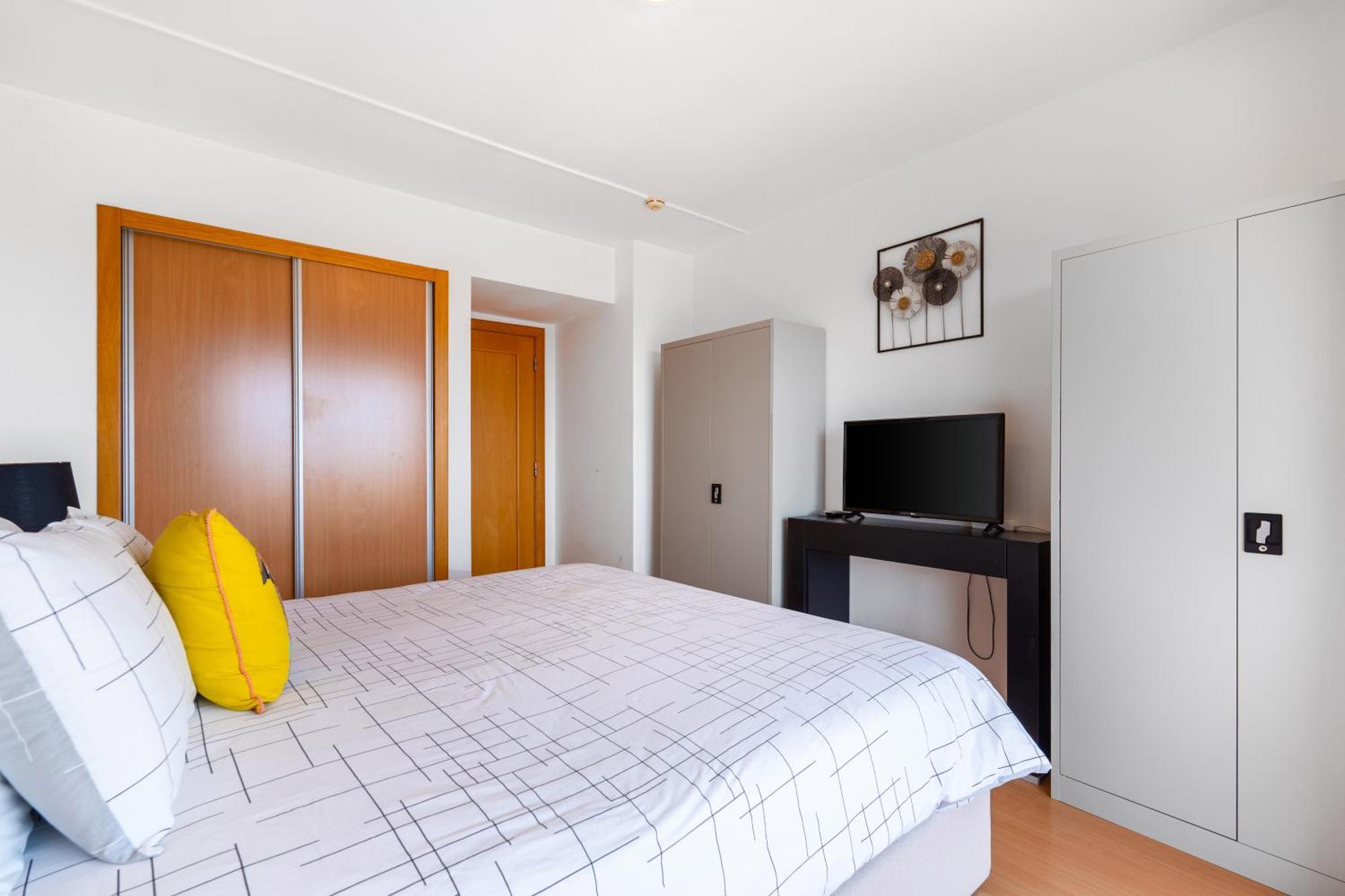 Apartment Spectacular 2 Bed Apartment, Huge Terrace And Sea View *