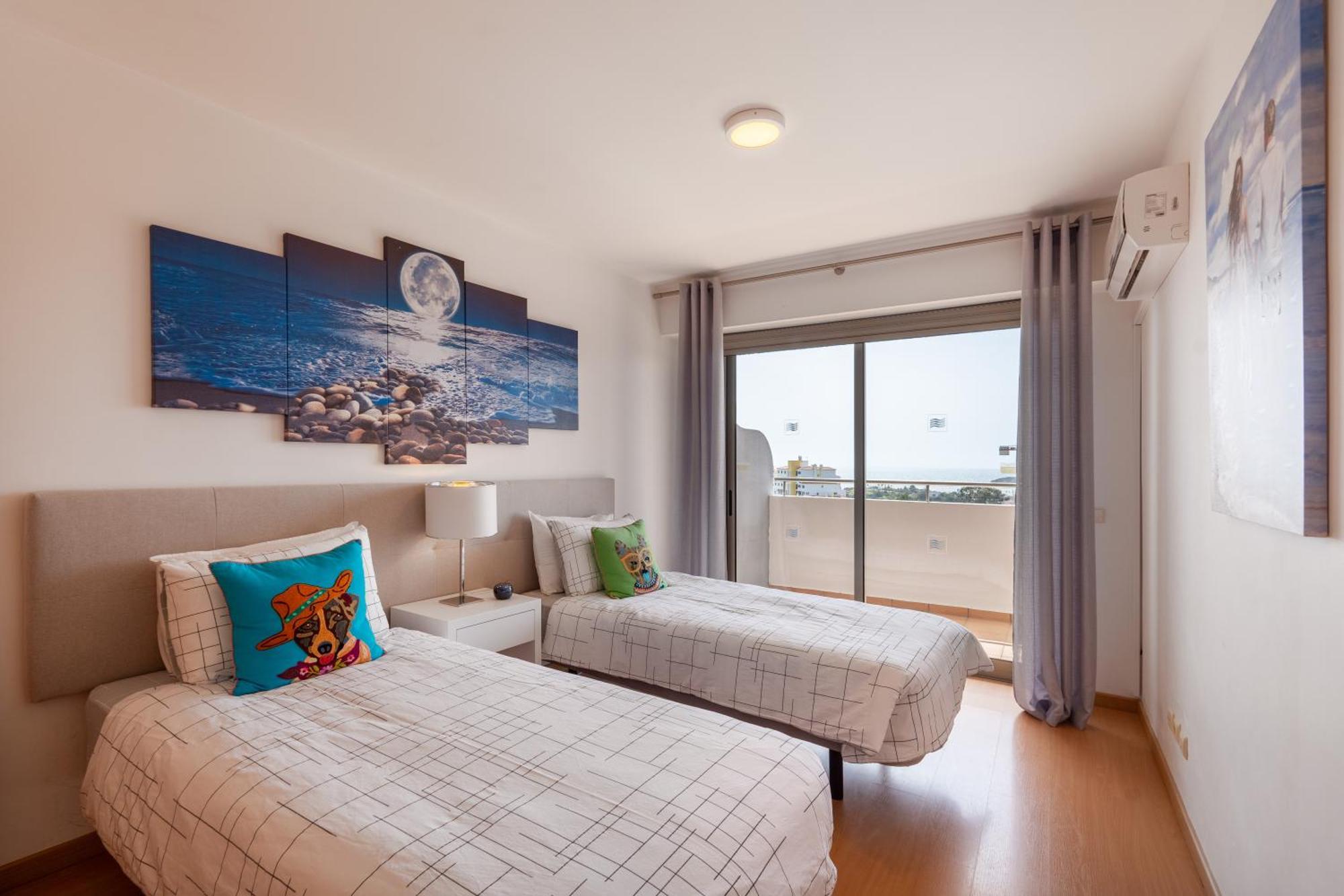 Spectacular 2 Bed Apartment, Huge Terrace And Sea View * Portimao