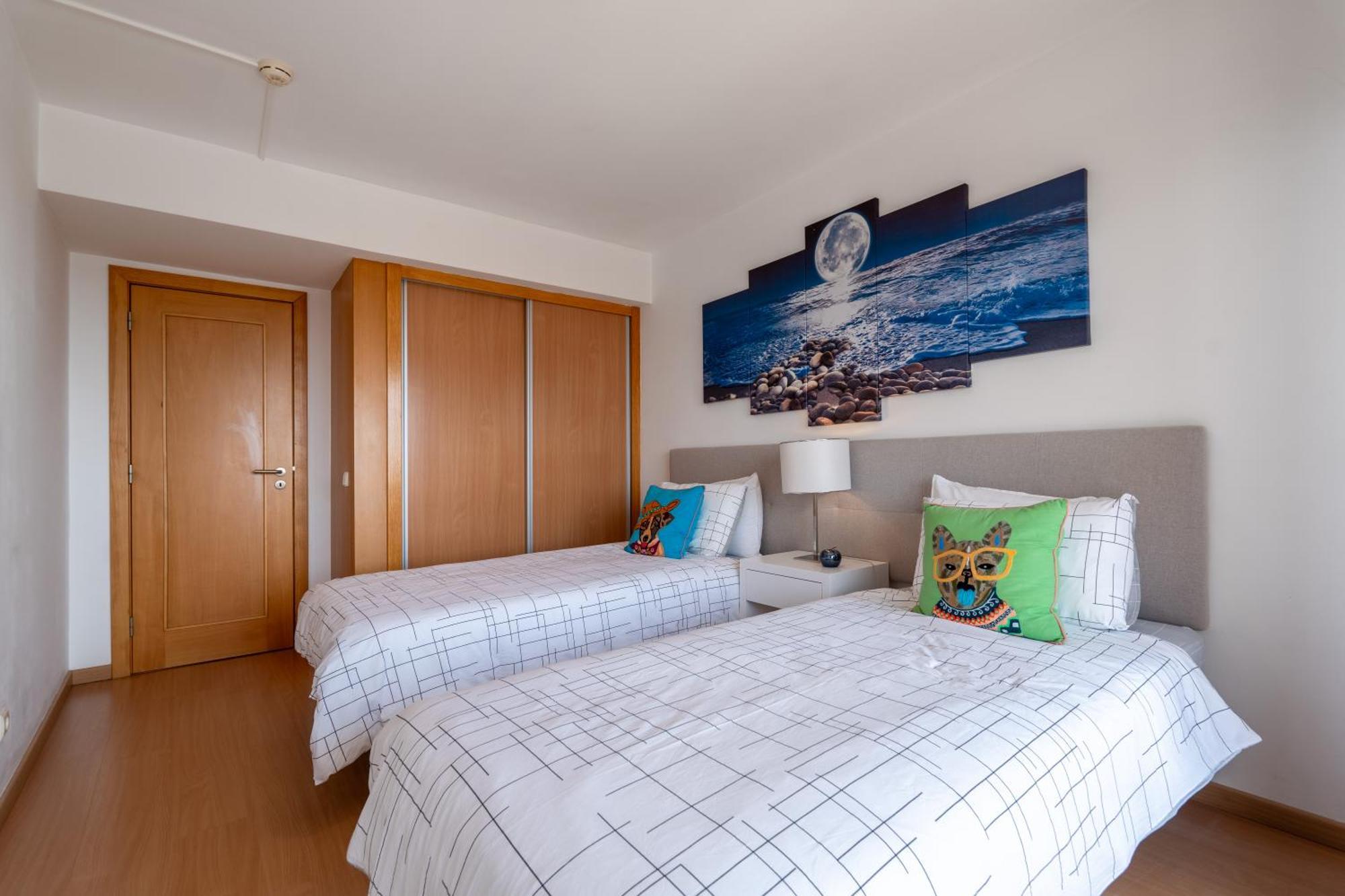 Spectacular 2 Bed Apartment, Huge Terrace And Sea View *