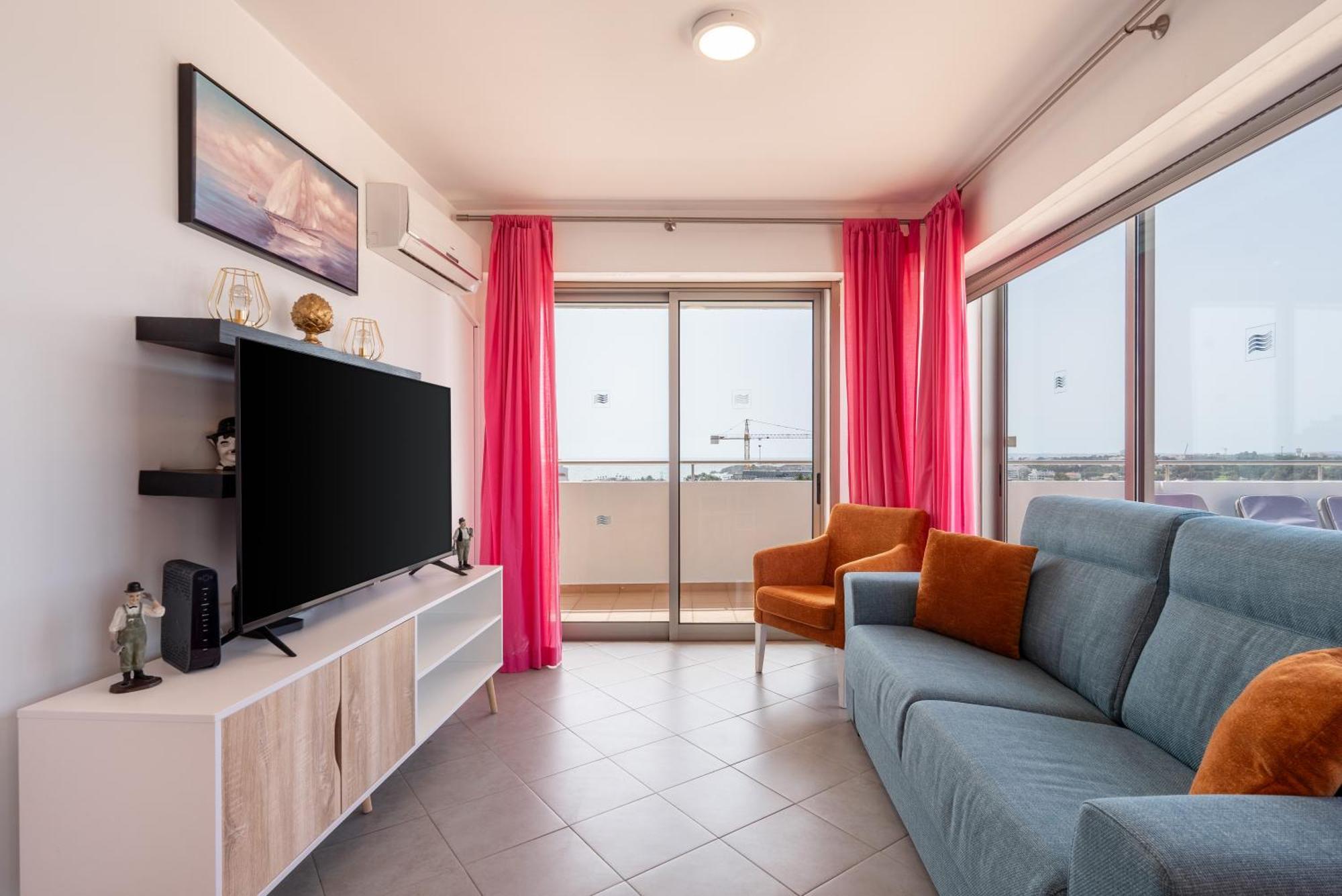 Spectacular 2 Bed Apartment, Huge Terrace And Sea View Portimao