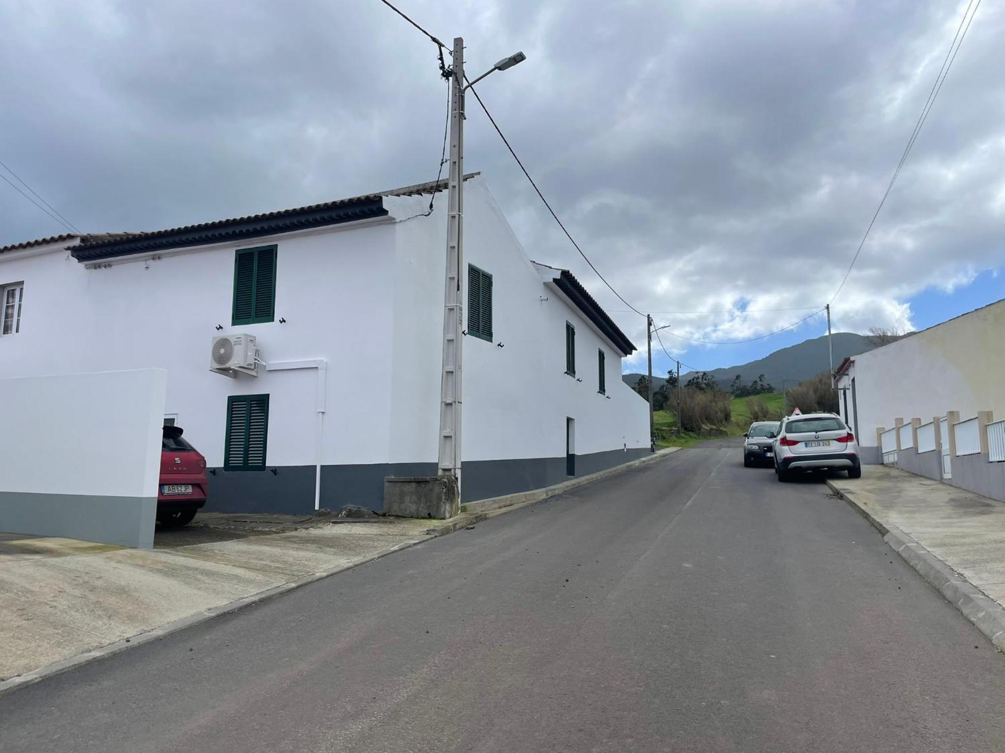 House In The Valley *