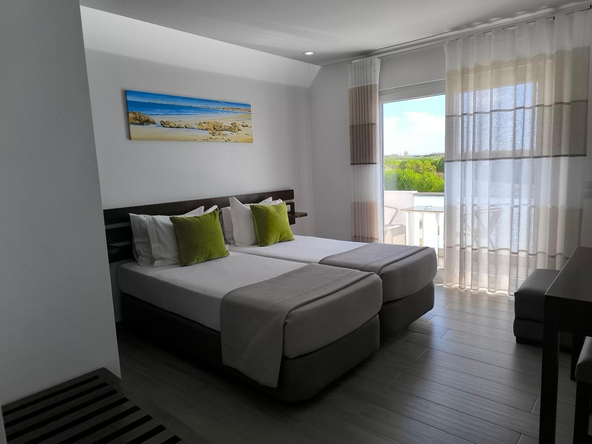 4 Surf Guest house *