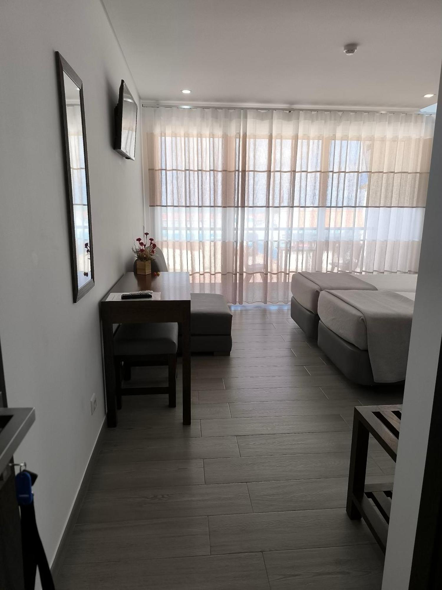 4 Surf Guest house *