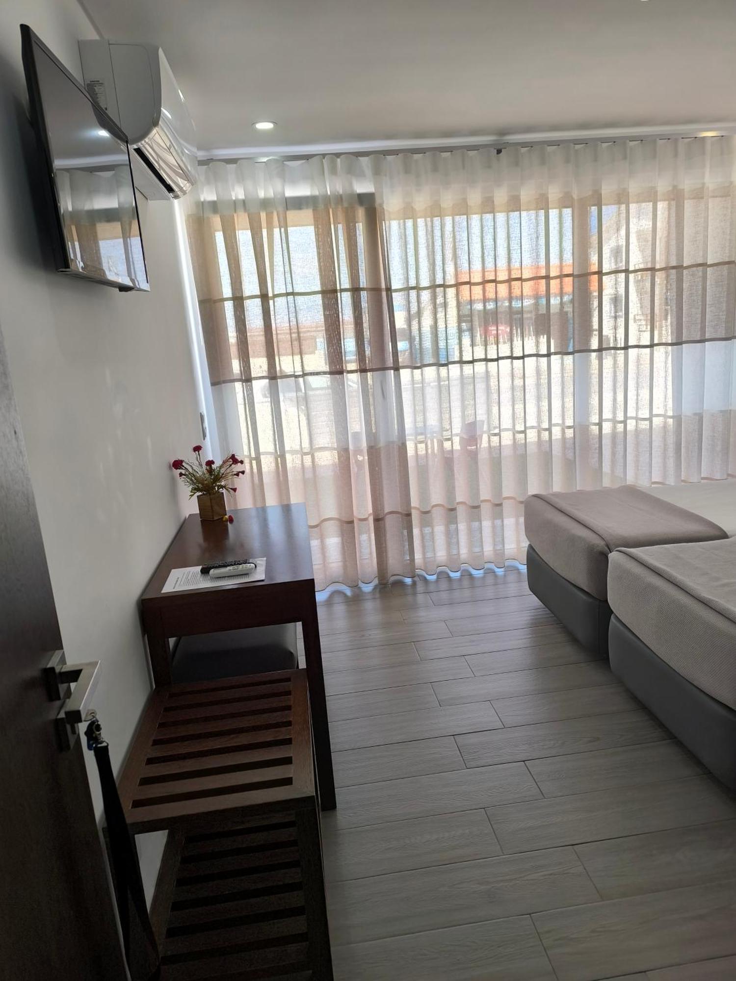 4 Surf Guest house *