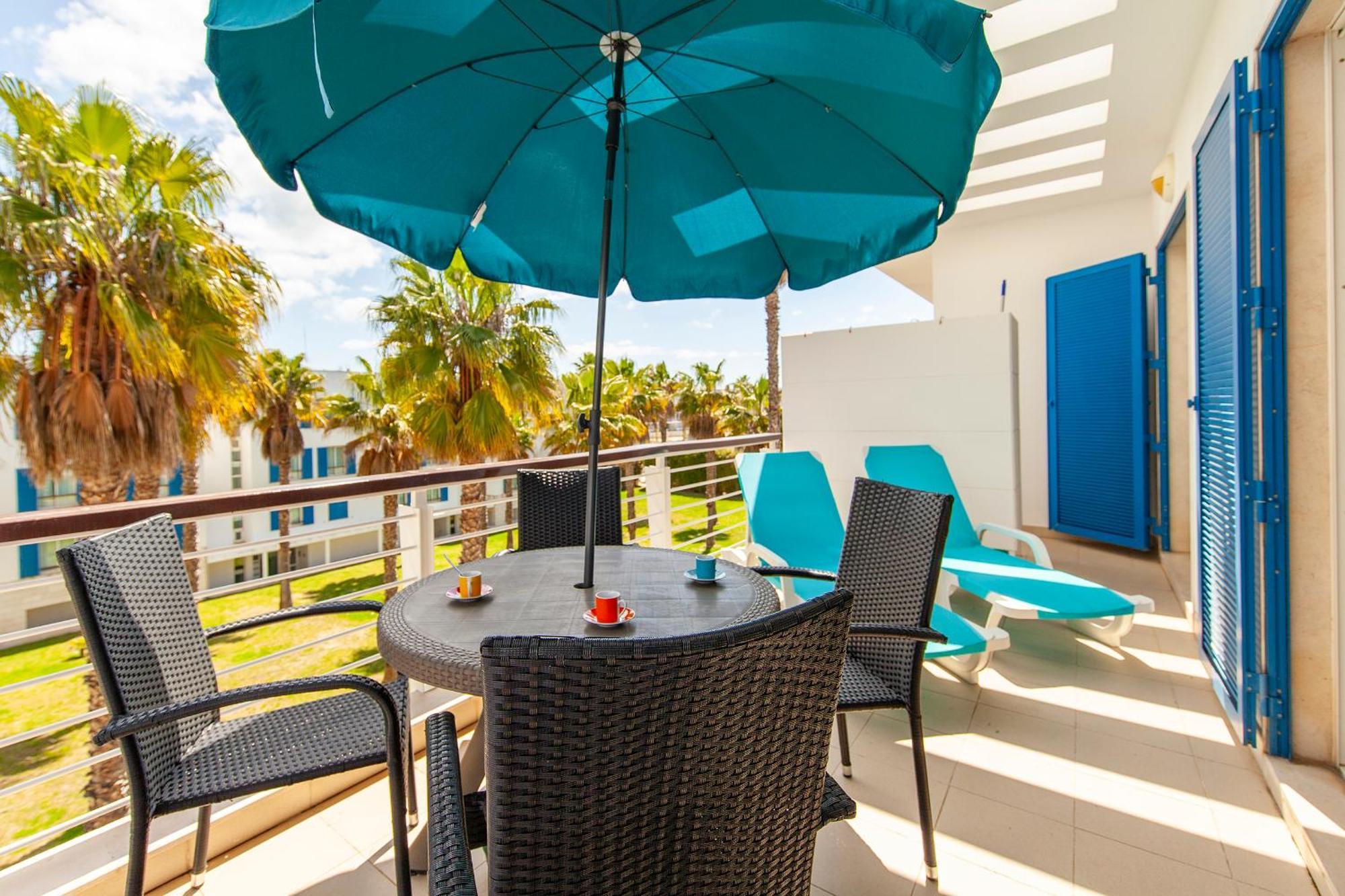 B06 - Top-floor Marina 2 Bed