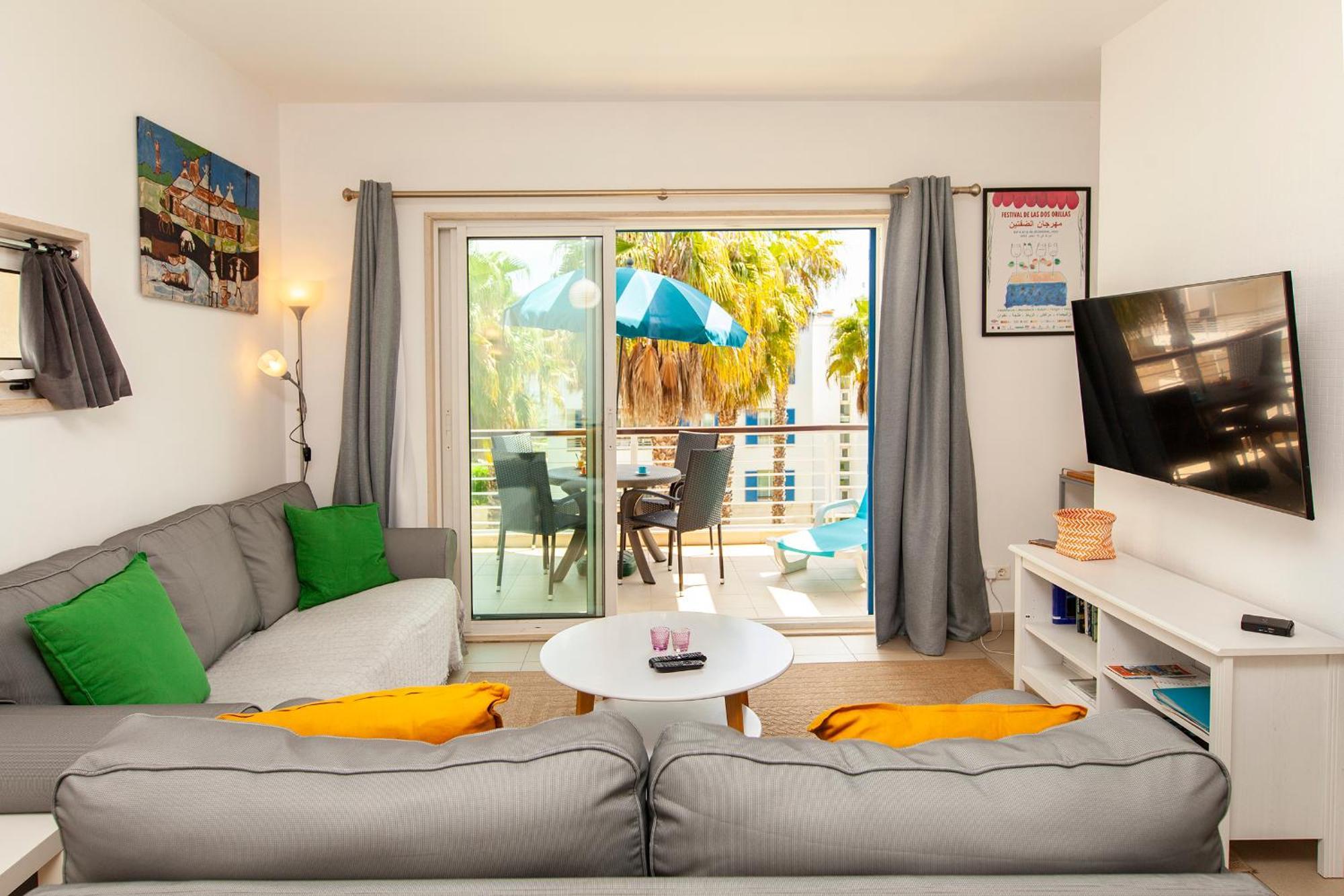 B06 - Top-floor Marina Club 2 Bed Apartment.