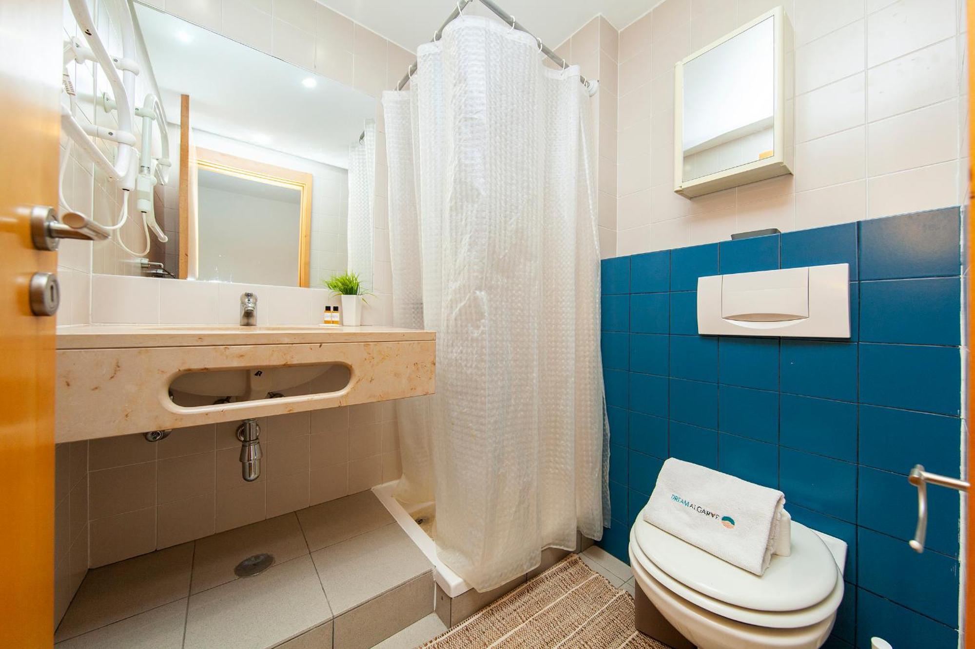 B06 - Top-floor Marina Club 2 Bed Apartment. Appartement