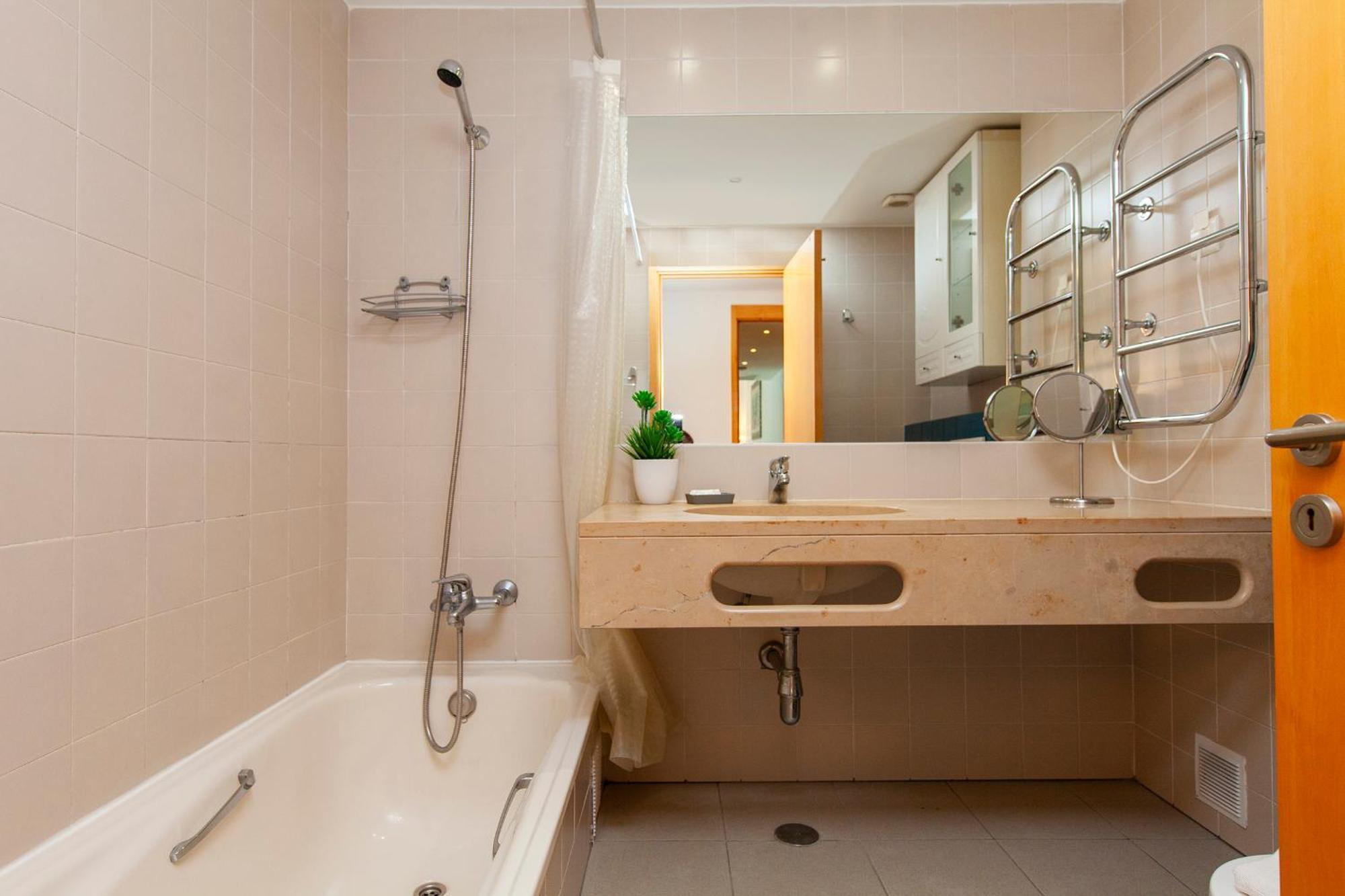Apartment B06 - Top-floor Marina 2 Bed
