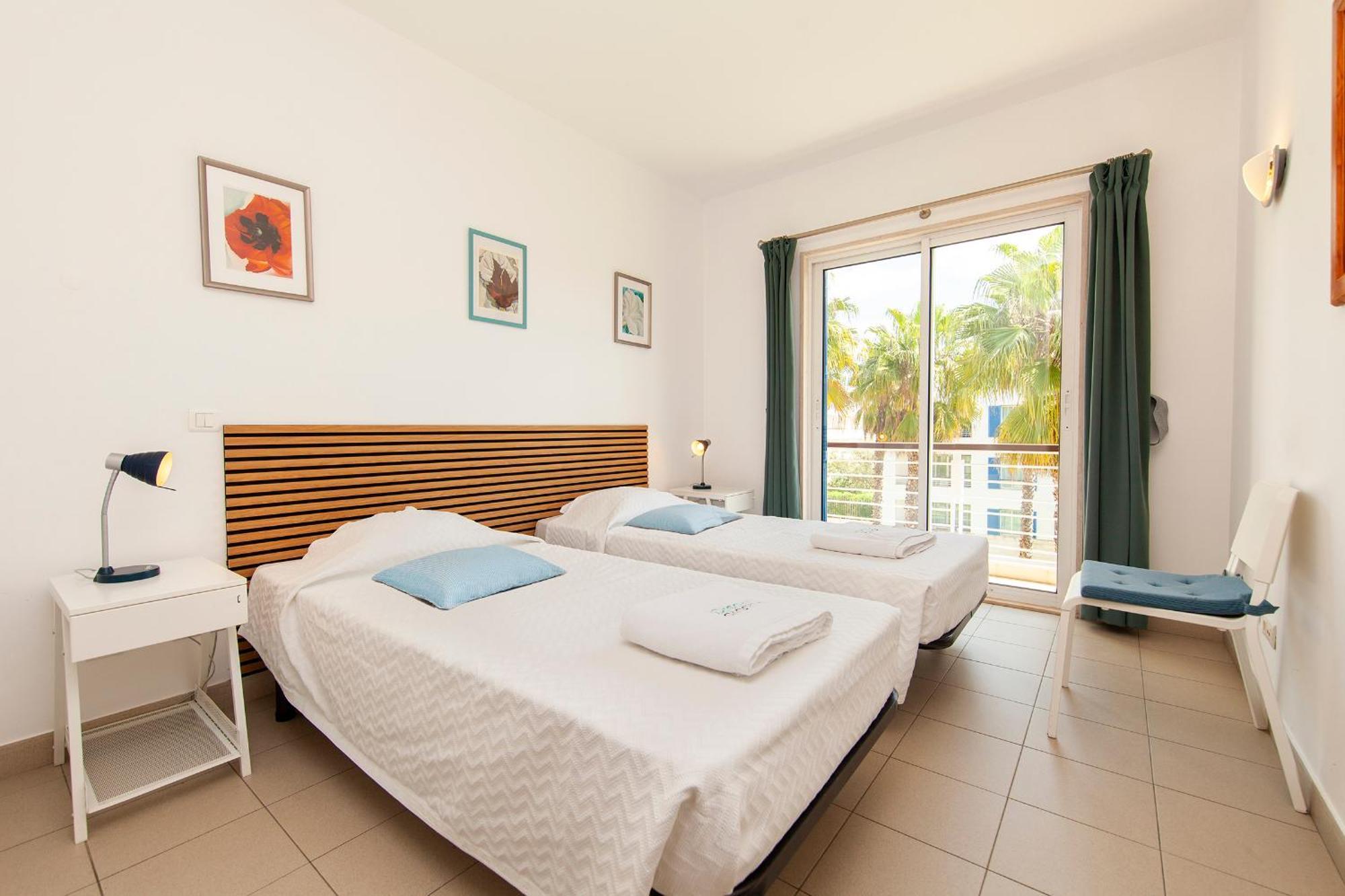 Appartement B06 - Top-floor Marina Club 2 Bed Apartment.