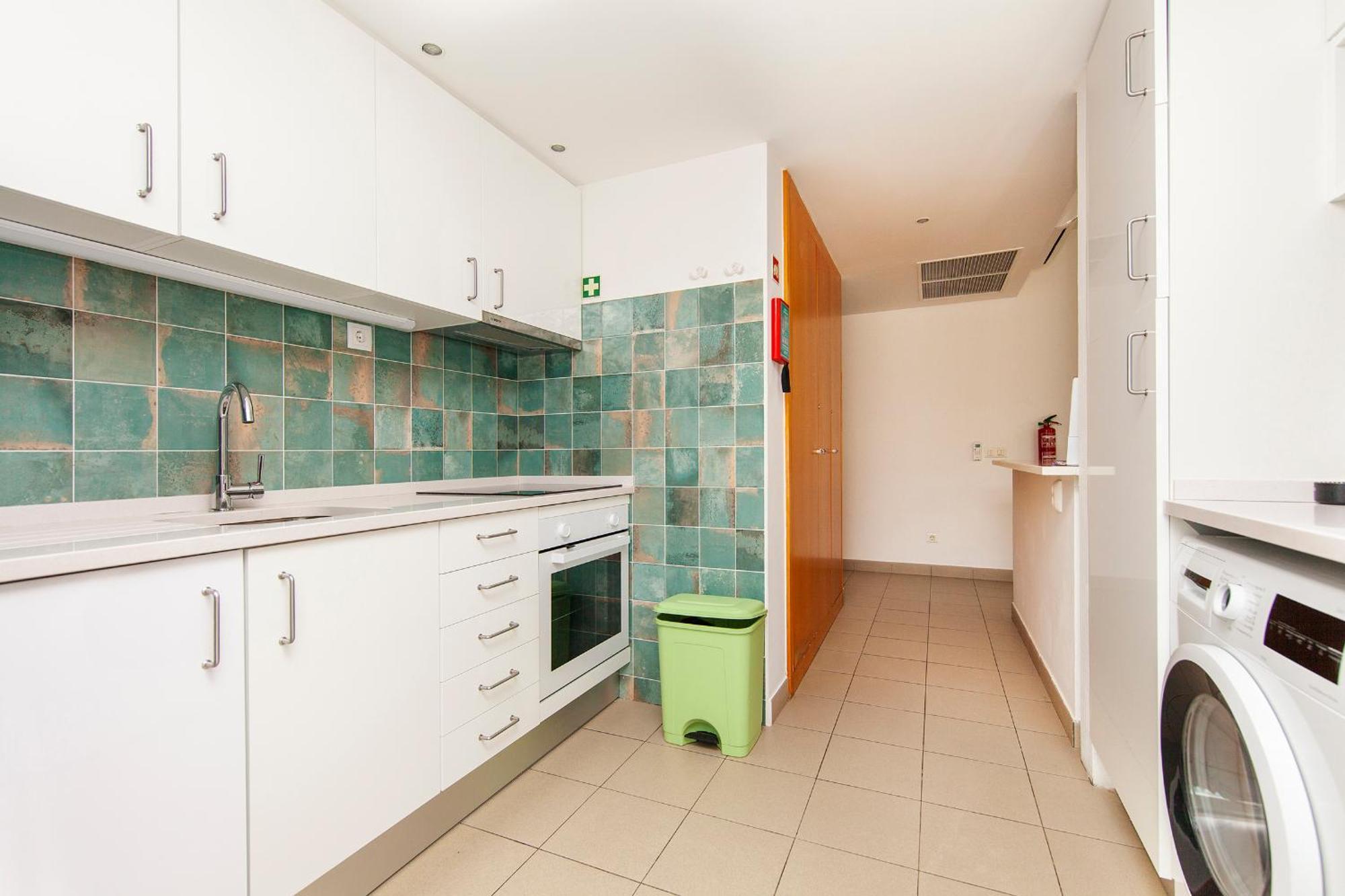 B06 - Top-floor Marina 2 Bed * Lagos