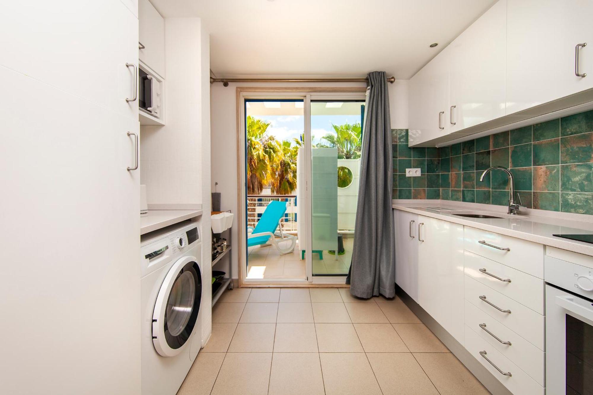 Appartement B06 - Top-floor Marina Club 2 Bed Apartment. *