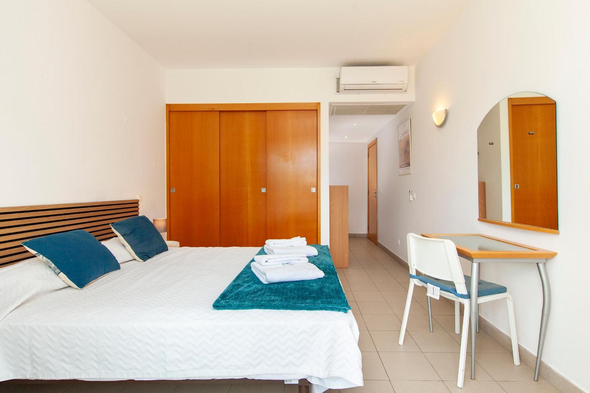 B06 - Top-floor Marina 2 Bed *