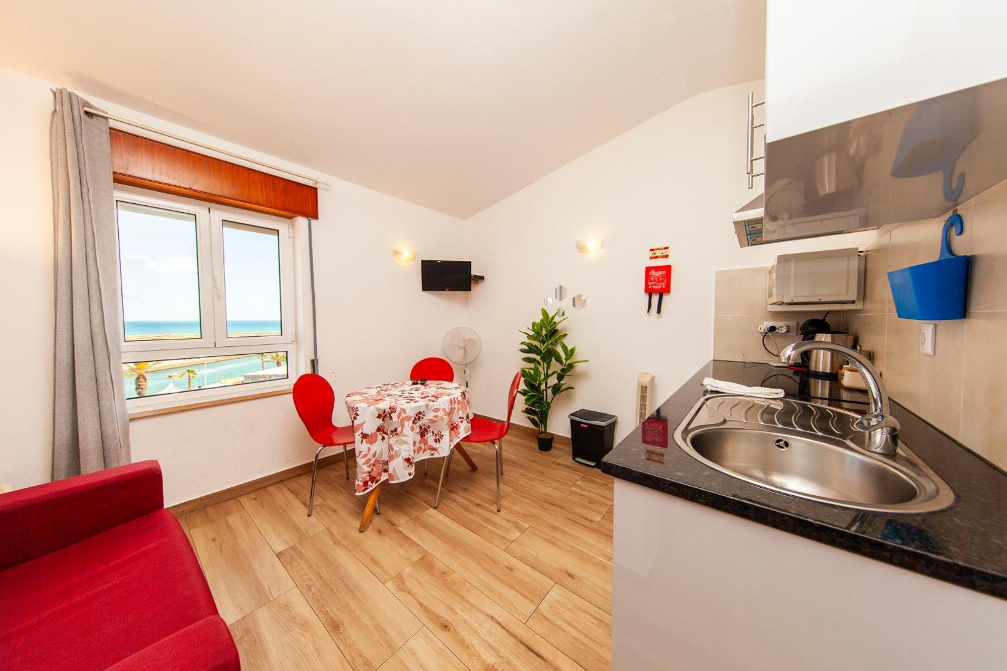 A38 - Rising Sun Top-floor Flat Apartamento Lagos