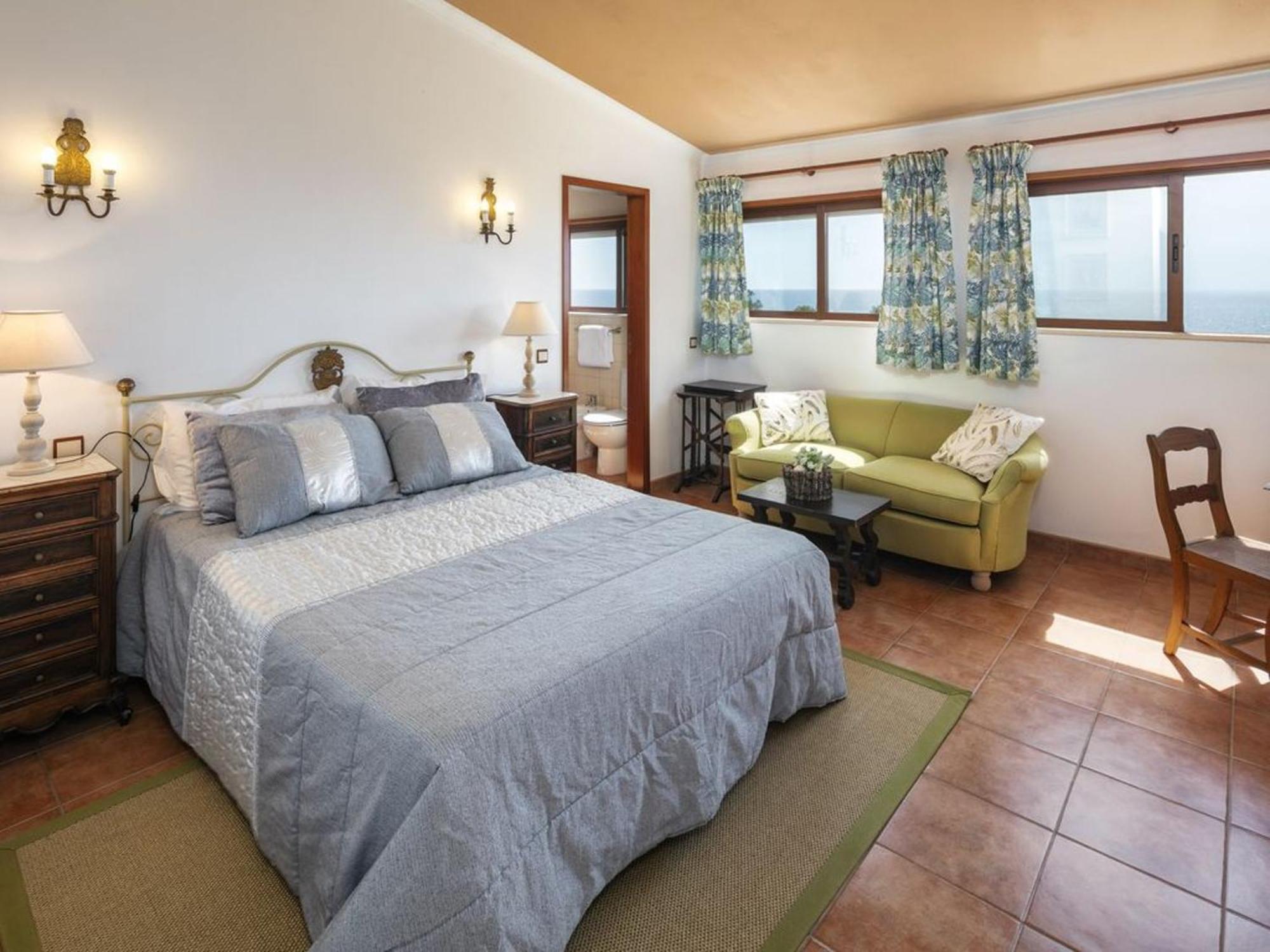 Stunning Oceanview Algarve Villa 9 Bedrooms Villa Quinta Marinha Amazing Location Overlooking Sea Huge Pool Benagil *