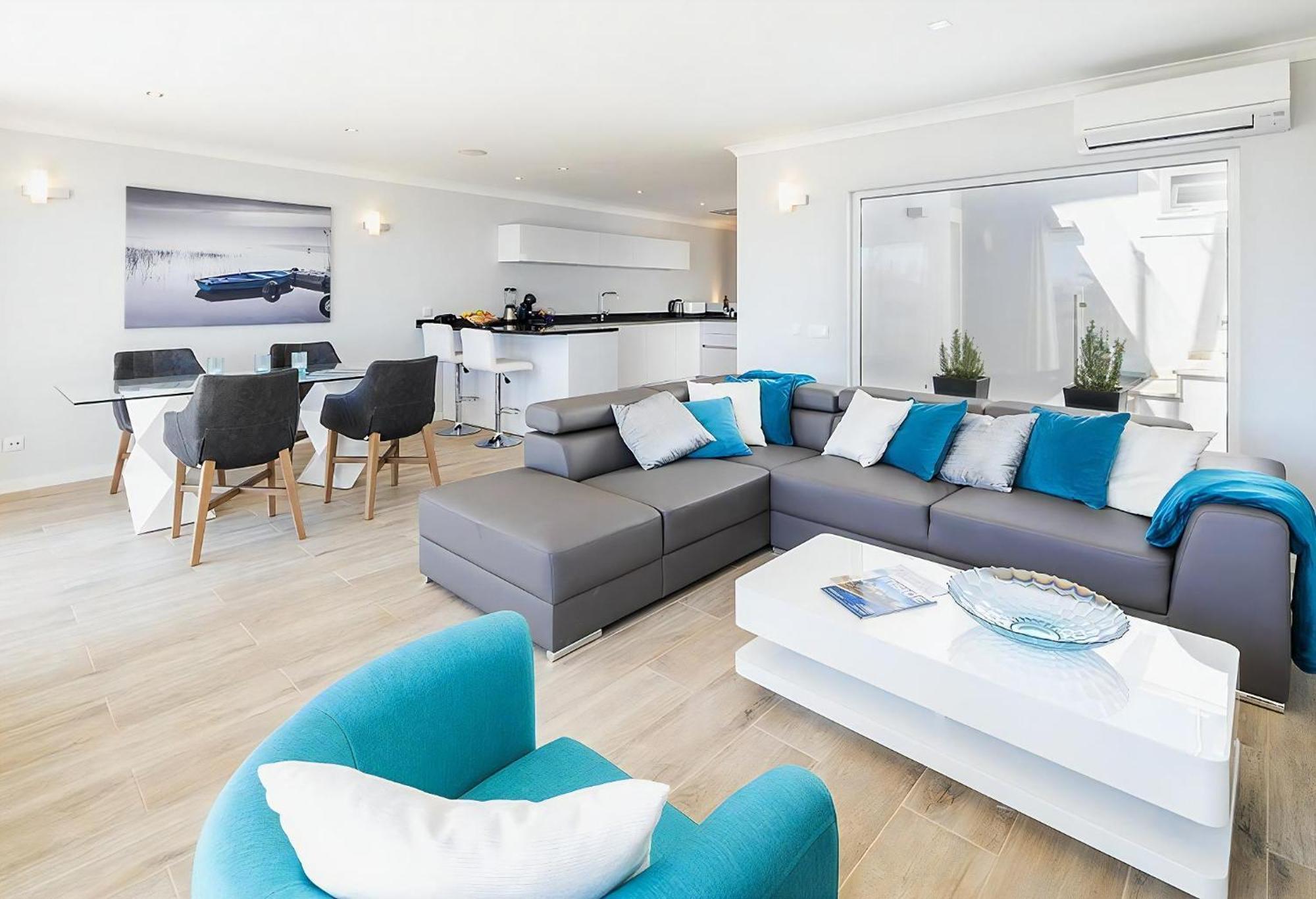 Stylish Modern Carvoeiro Villa 2 Bedrooms Villa Benagil Stunning Views Roof Terrace With Private Heated Pool Algarve Villa Lagoa (Algarve)