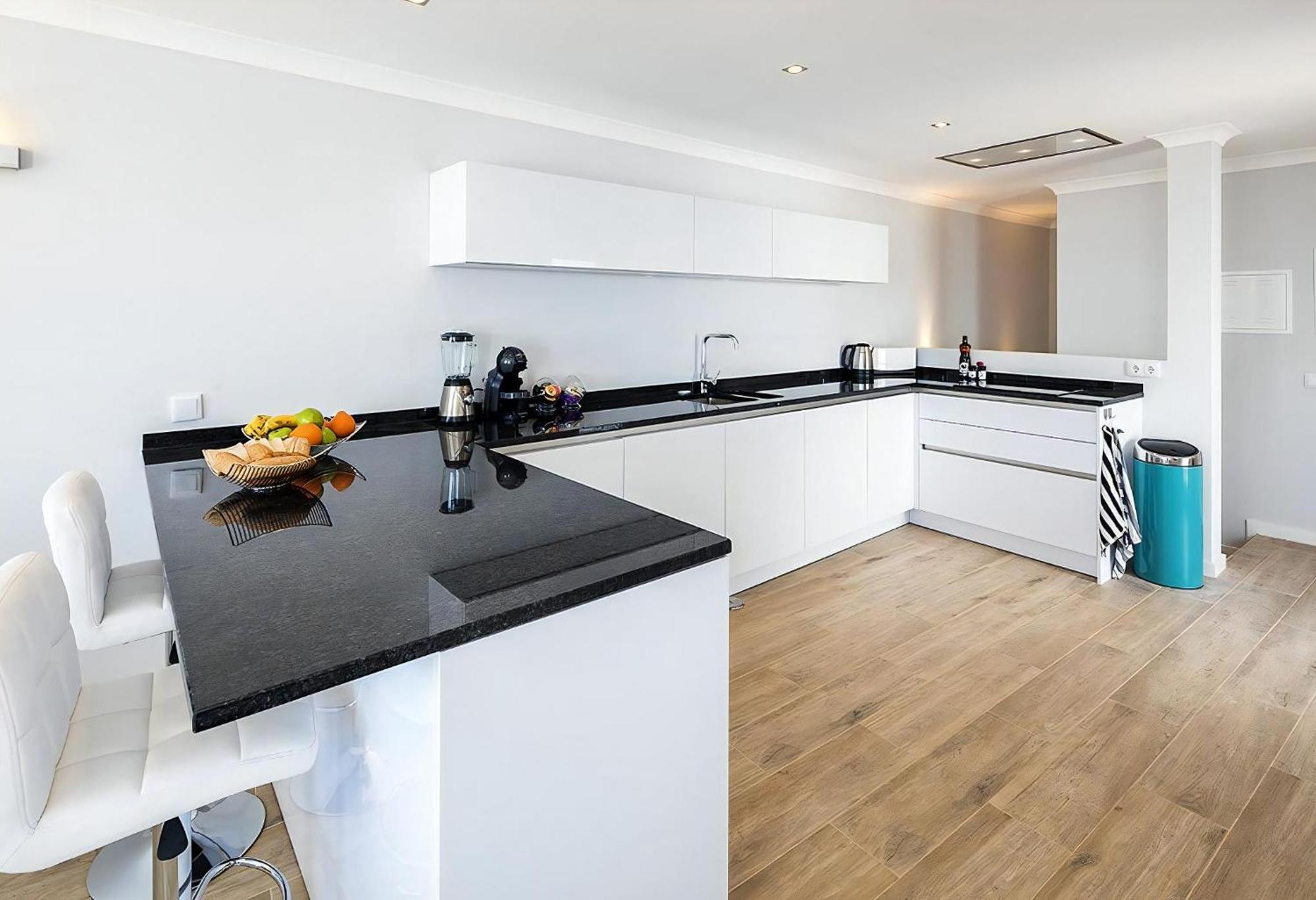Stylish Modern Carvoeiro Villa 2 Bedrooms Villa Benagil Stunning Views Roof Terrace With Private Heated Pool Algarve *