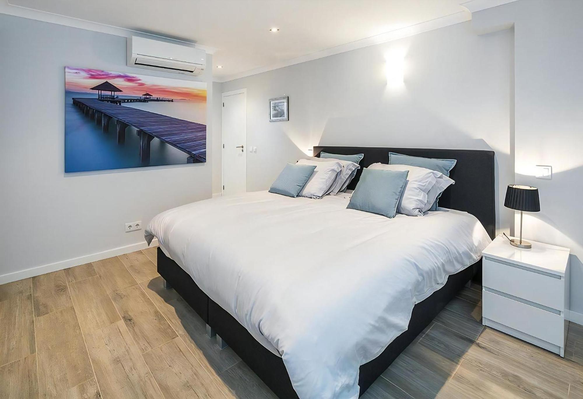 Stylish Modern Carvoeiro Villa 2 Bedrooms Villa Benagil Stunning Views Roof Terrace With Private Heated Pool Algarve Lagoa (Algarve)