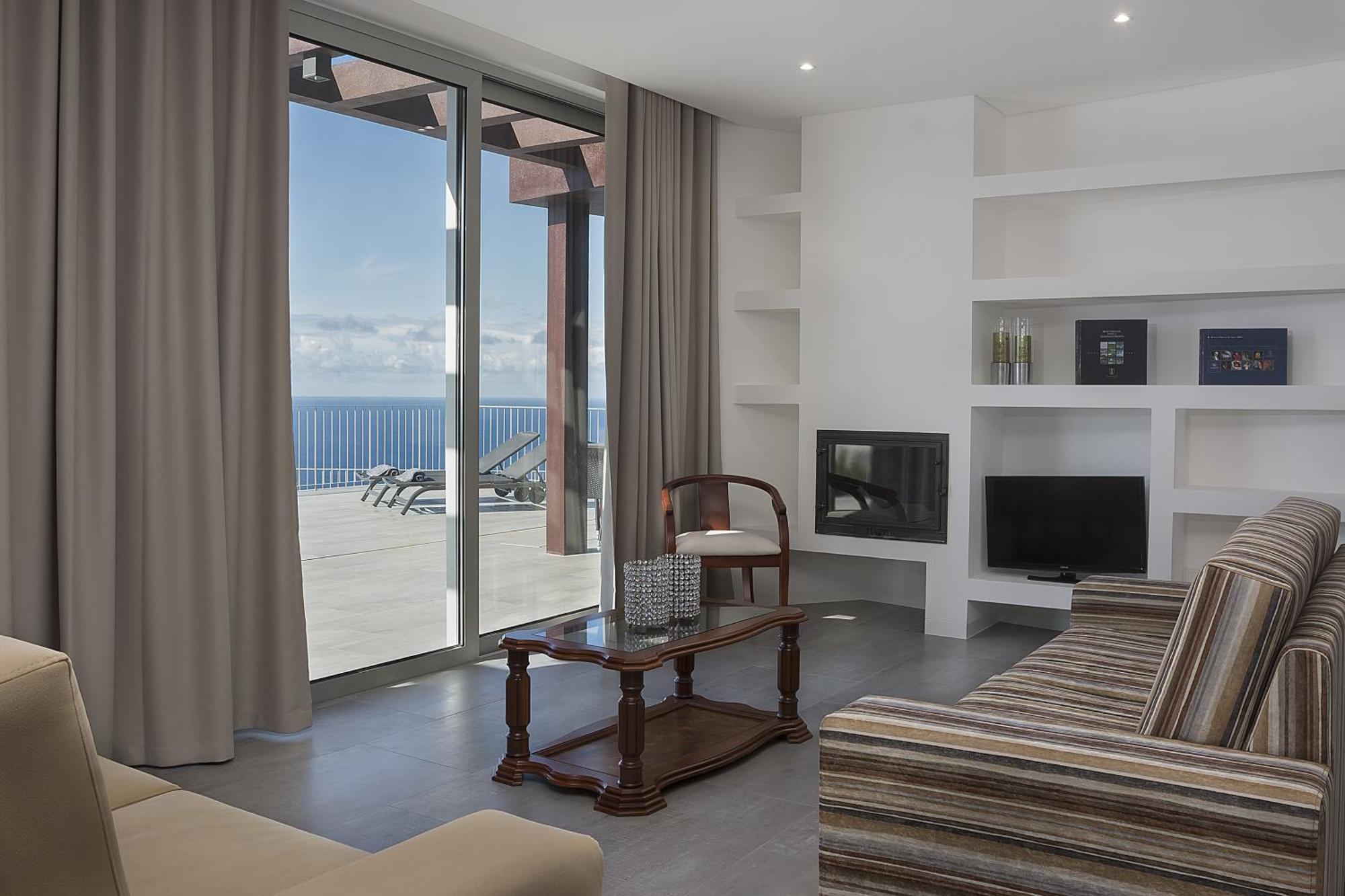 Villa Spectacular Calheta Villa Villa Cliffscape 3 Bedrooms Panoramic Sea Views Well-Furnished In *