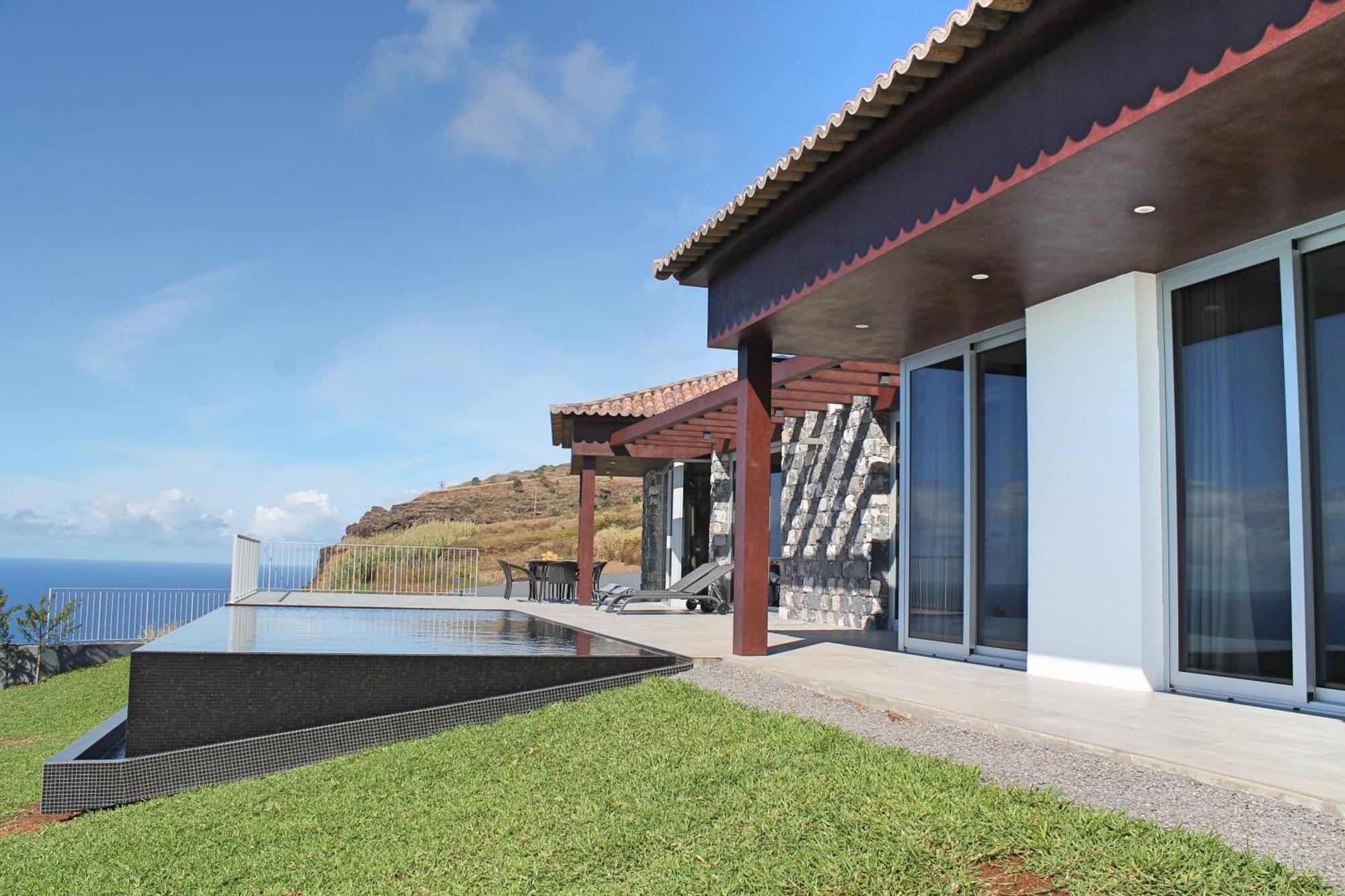 Spectacular Calheta Villa Villa Cliffscape 3 Bedrooms Panoramic Sea Views Well-Furnished In Villa