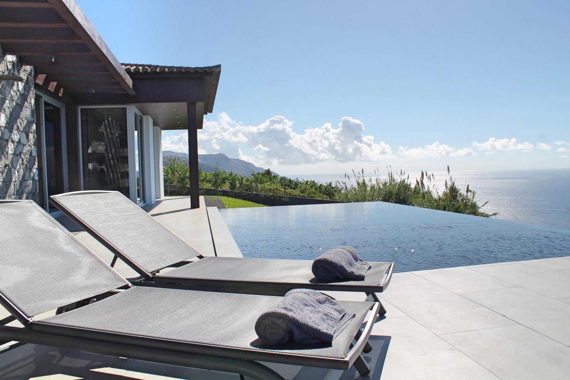 Villa Spectacular Calheta Villa Villa Cliffscape 3 Bedrooms Panoramic Sea Views Well-Furnished In