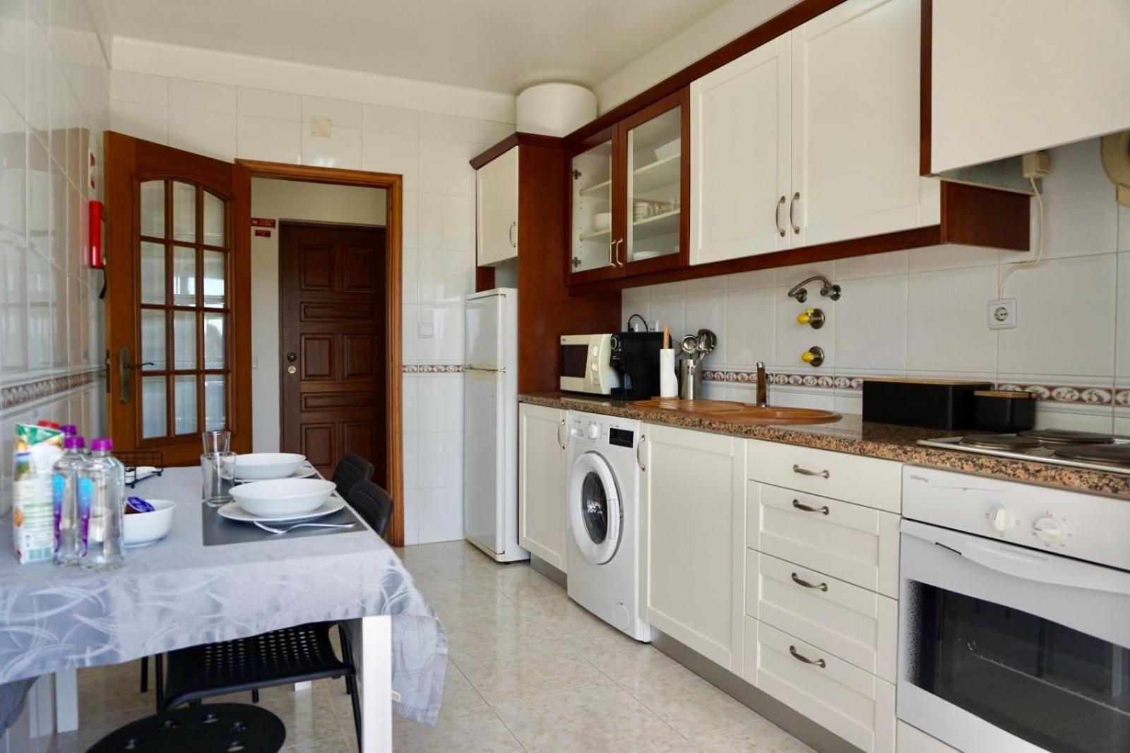 Apartment Cozy Retreat - Sunset Balcony, Wi-fi & Ac *