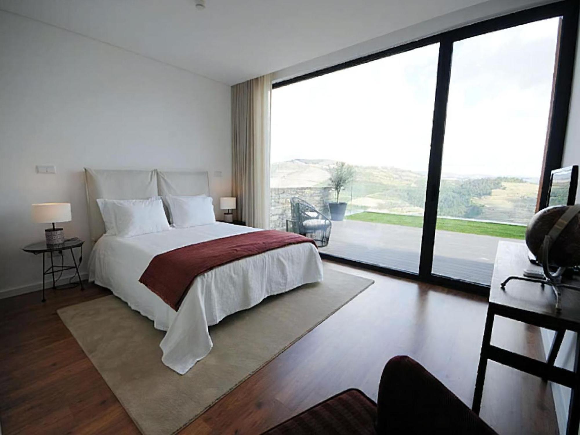 Outstanding Pinhao Villa 4 Bedrooms Villa Gouva Pool Table Stunning Valley Views Villa