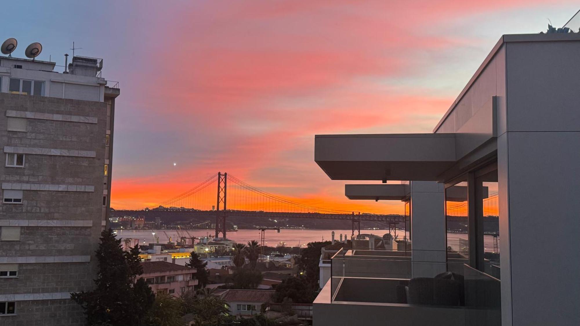 Apartment Luxurious 2 Bedrooms With Amenities In Center Lisbon