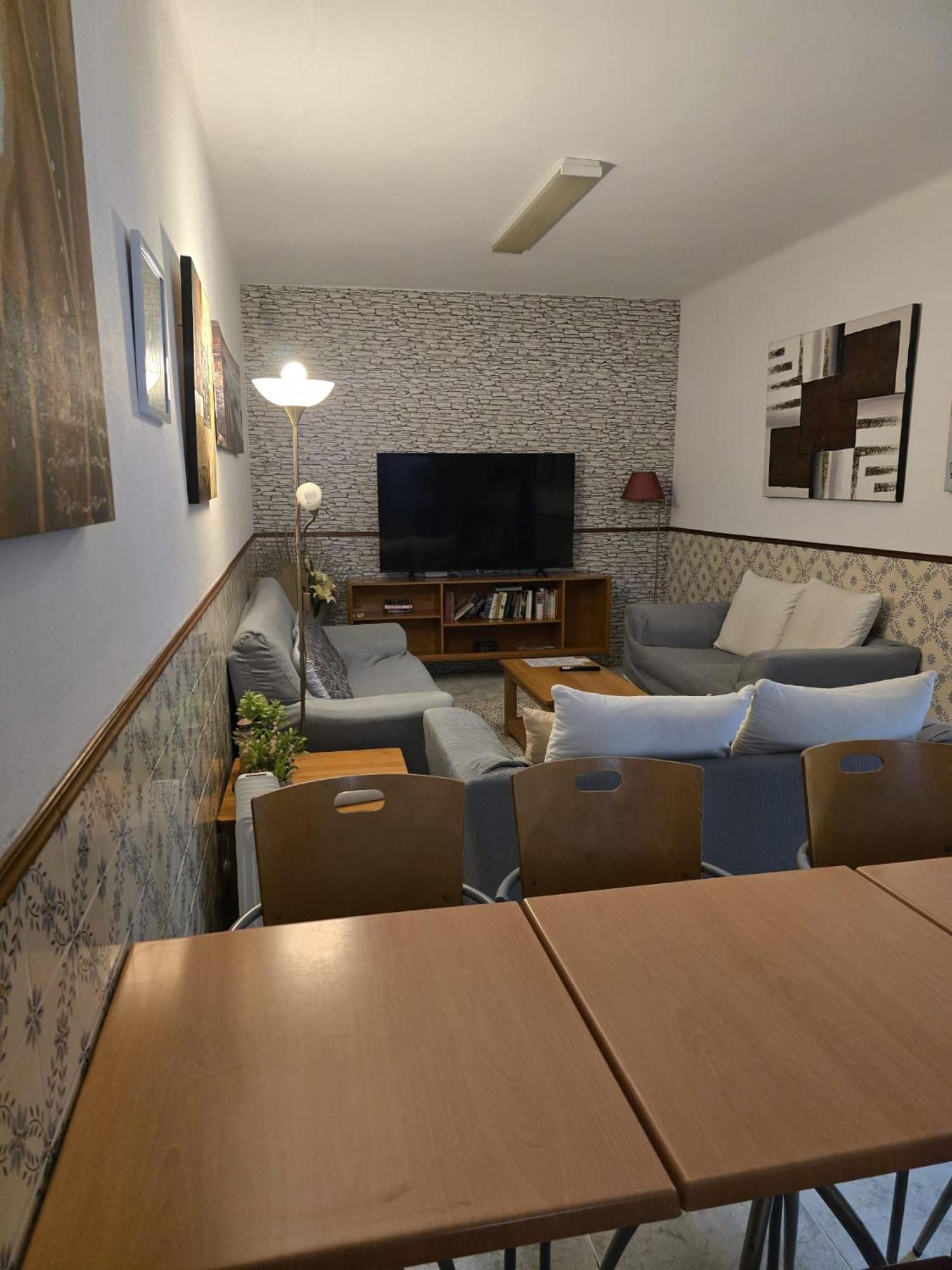 Sunny House * Lagos