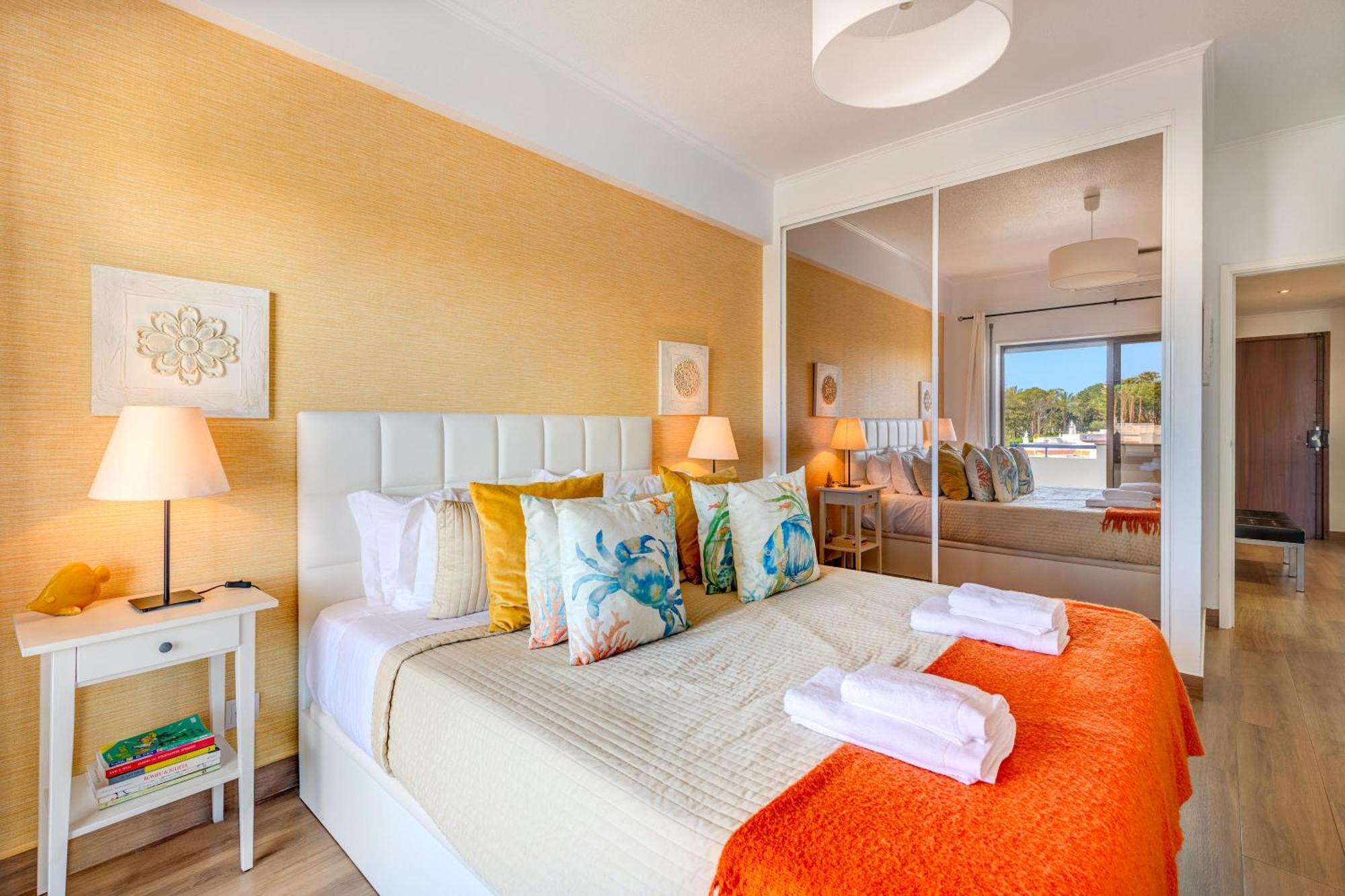 Gomes -free Airco, Wiffi & Swimming Pool- By Bedzy Apartment *