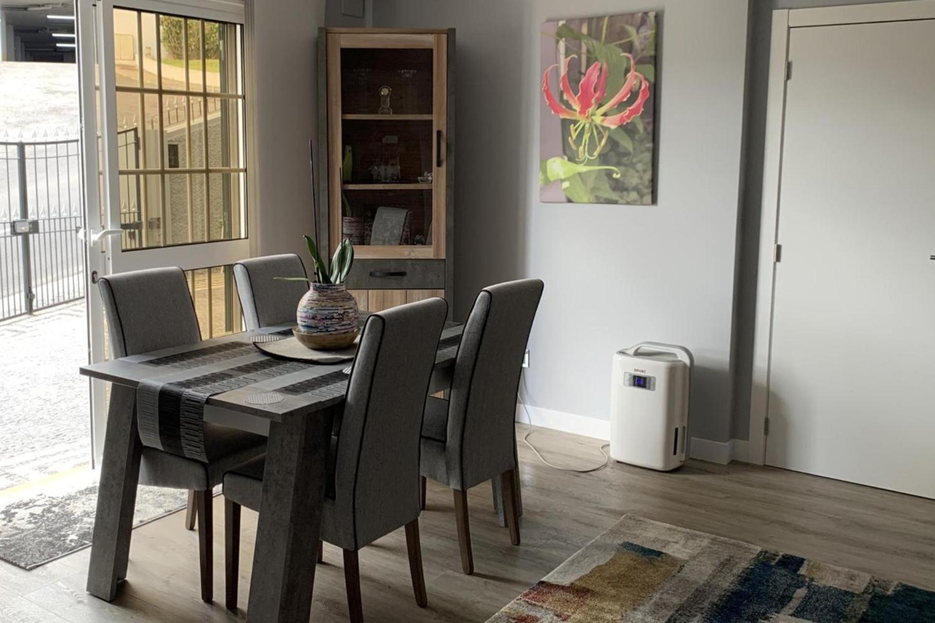Apt- Sleeps 2 - Pool & Parking - Madeira *